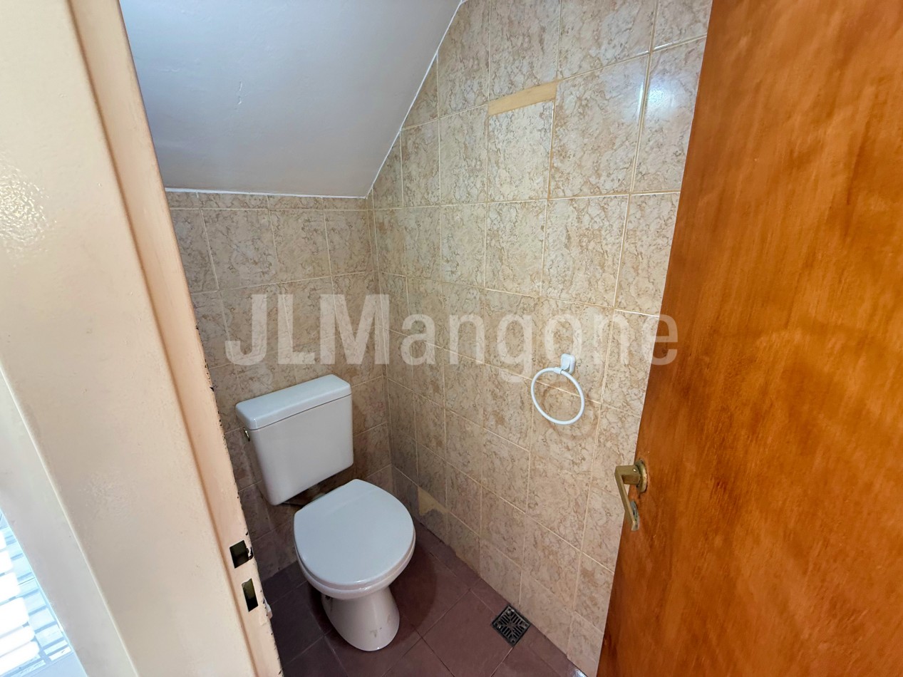 Duplex 4 ambientes con cochera y patio