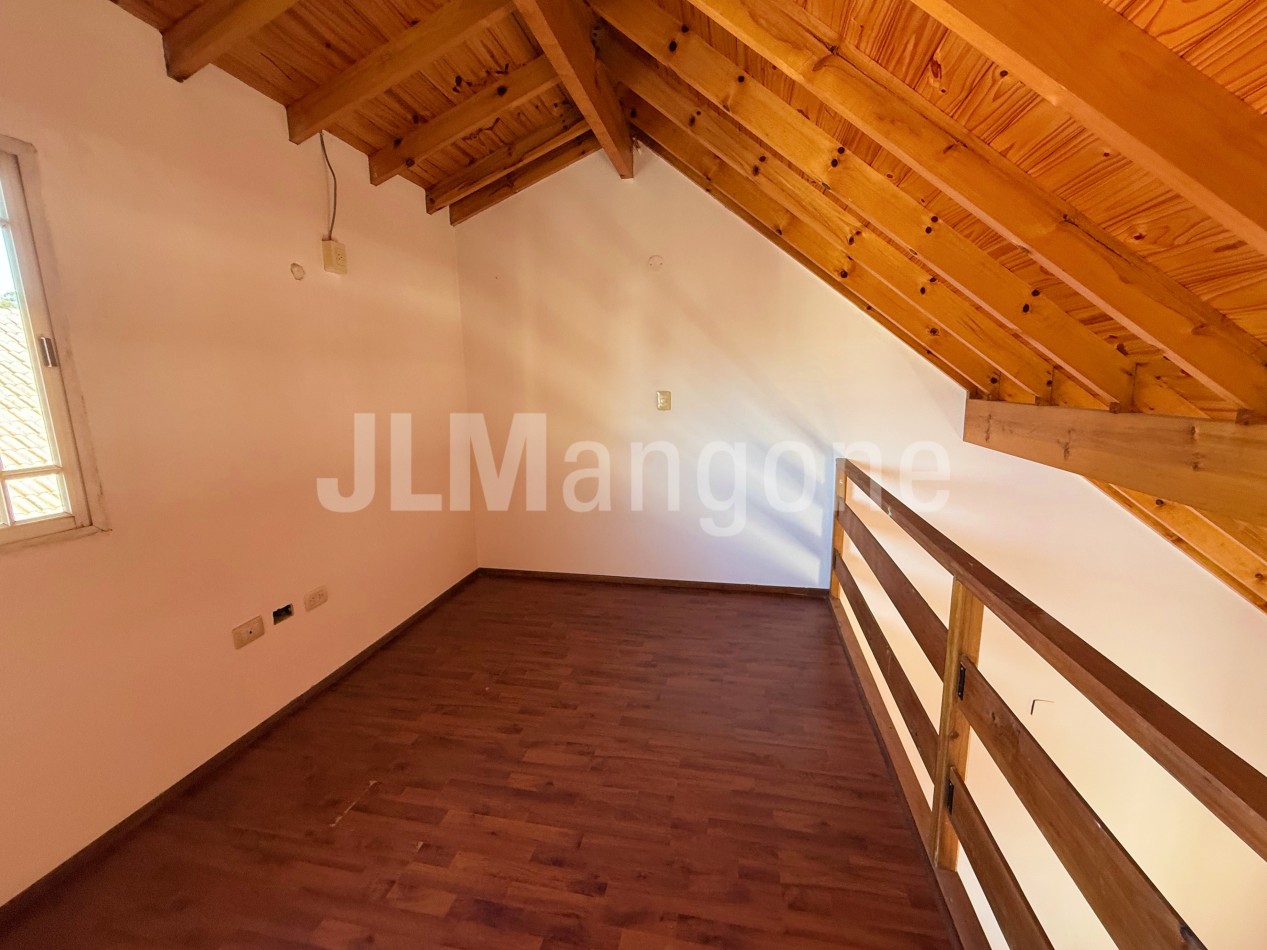 Duplex 4 ambientes con cochera y patio