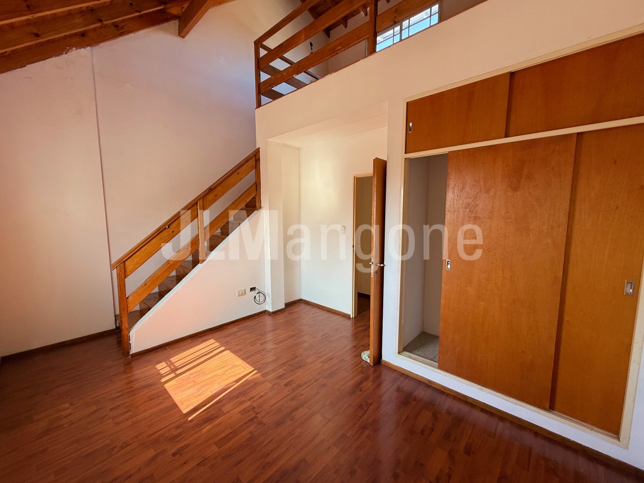 Duplex 4 ambientes con cochera y patio