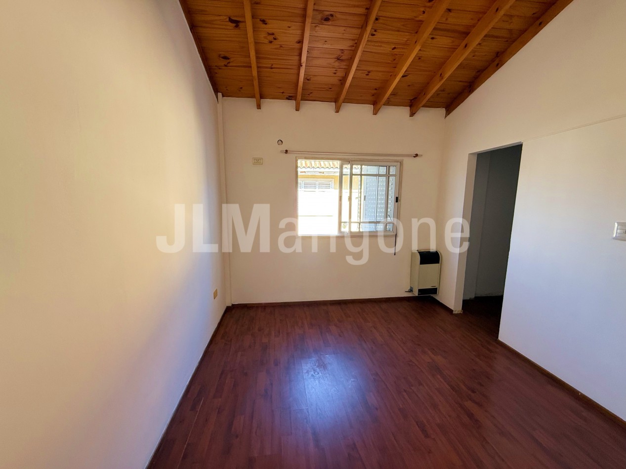 Duplex 4 ambientes con cochera y patio
