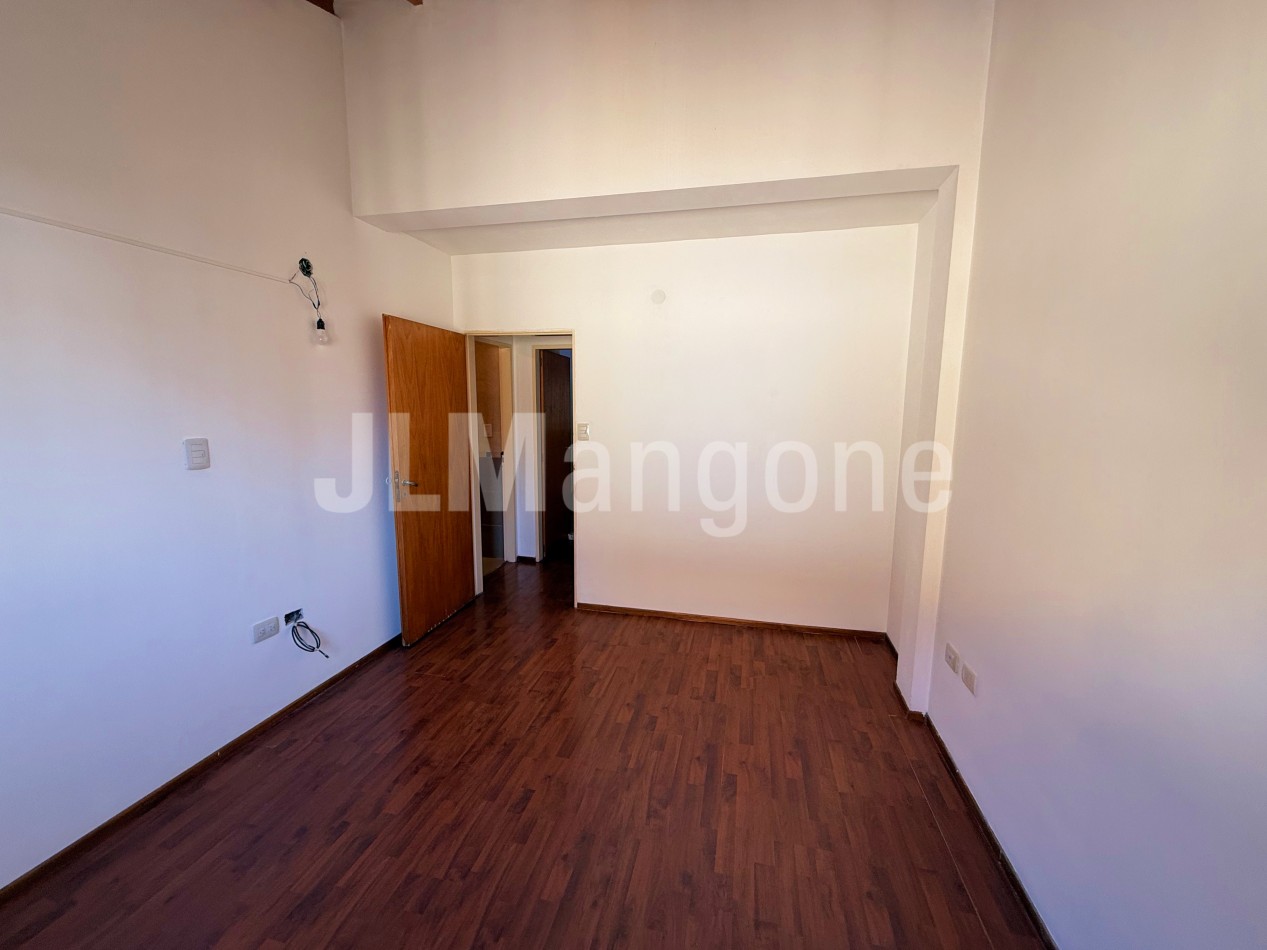 Duplex 4 ambientes con cochera y patio
