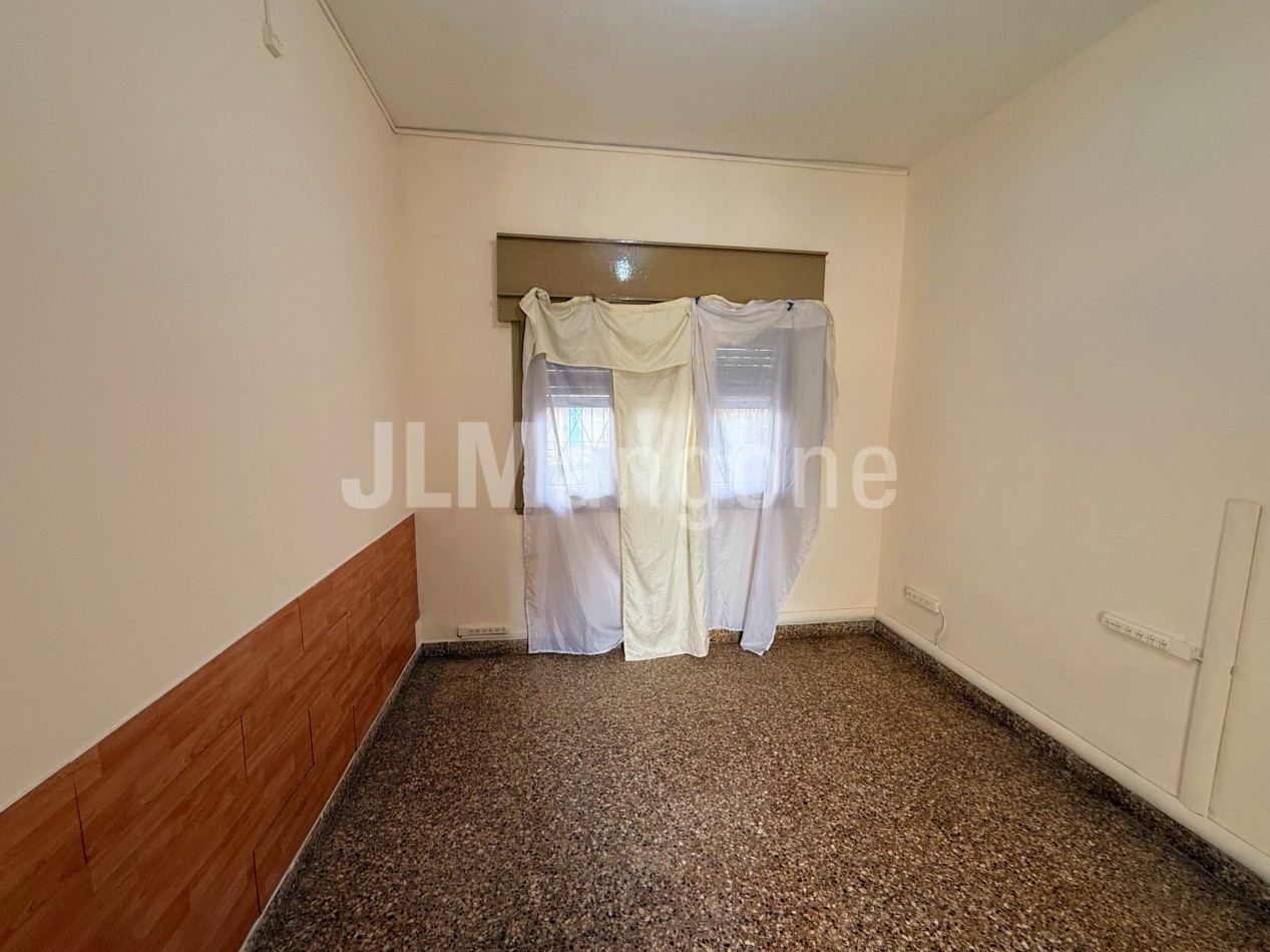Casa 3 ambientes con parque y terraza