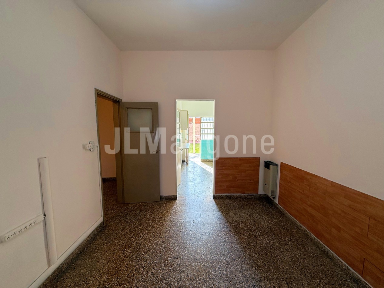 Casa 3 ambientes con parque y terraza