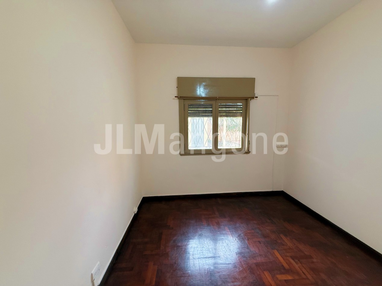 Casa 3 ambientes con parque y terraza
