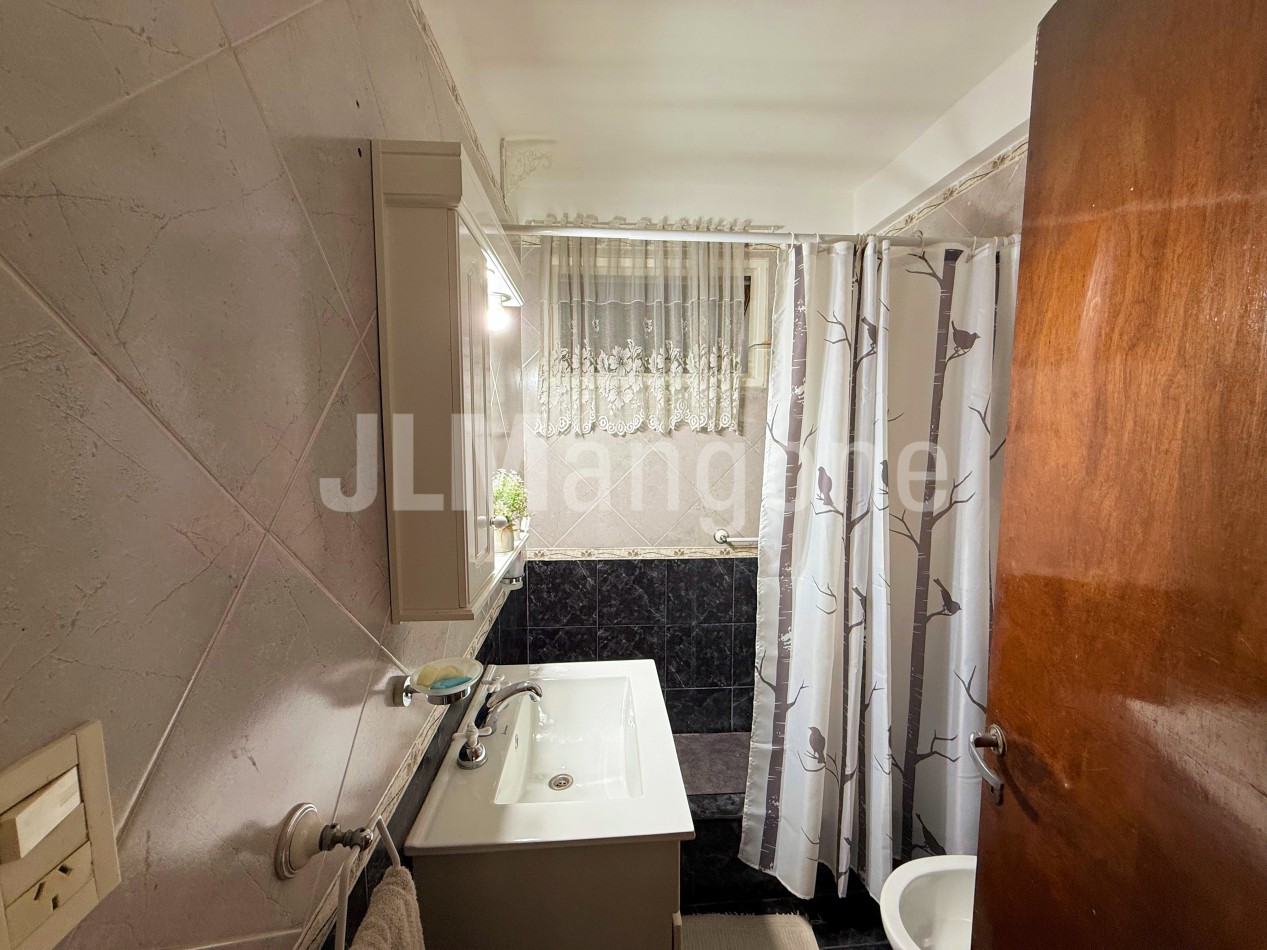 Departamento 4 ambientes con balcon y patio