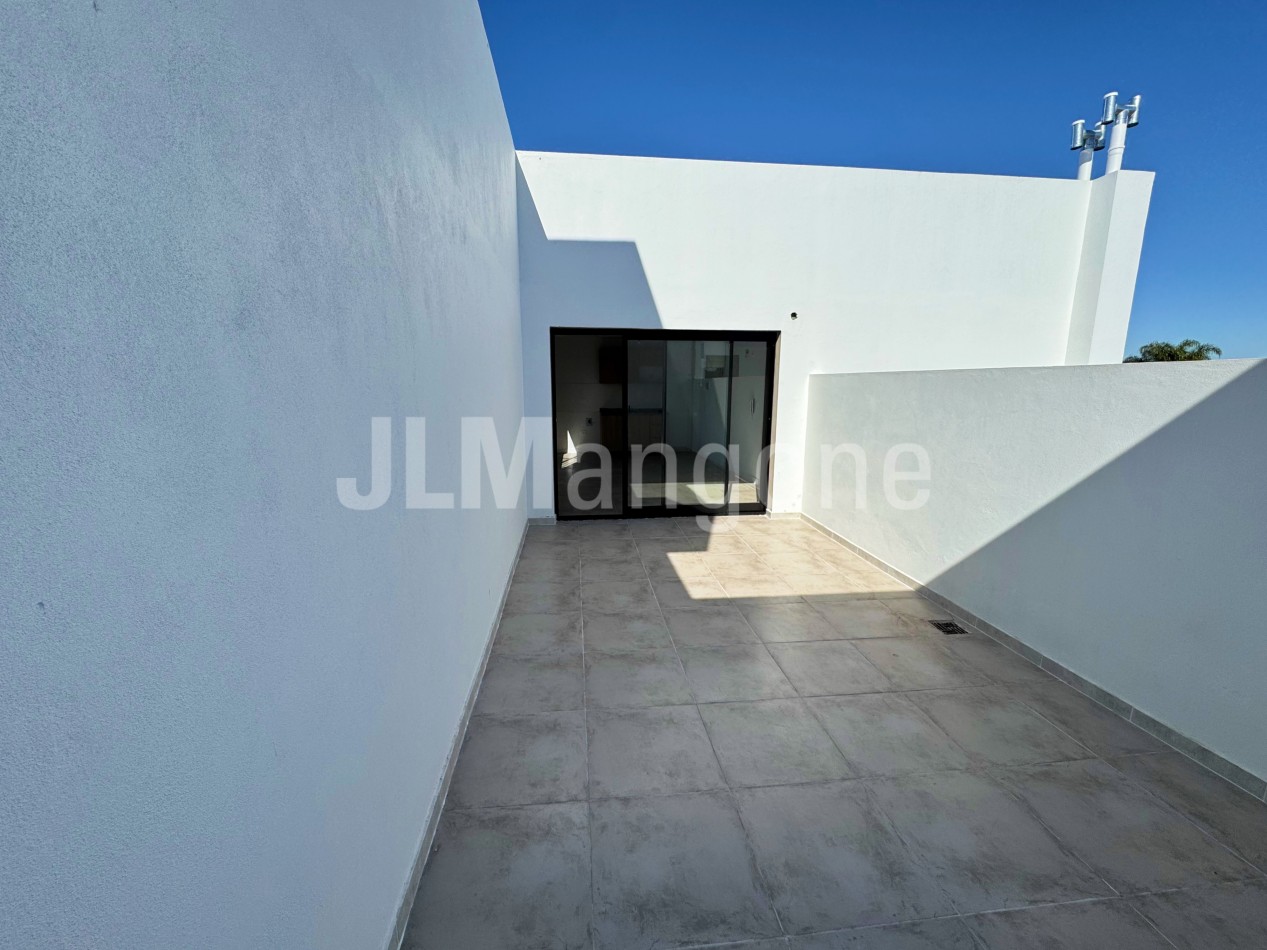 Depto 2 ambientes con patio y cochera, a estrenar
