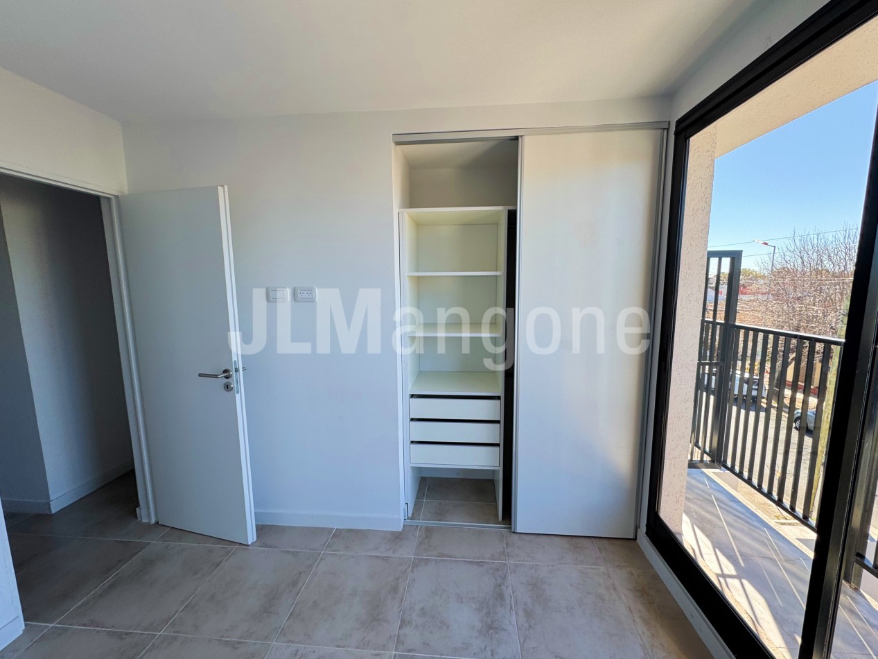 Departamento 2 ambientes con cochera y  balcon