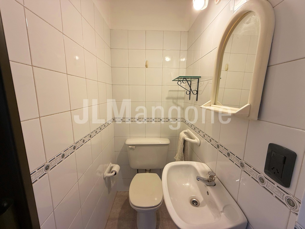 Duplex 4 ambientes con cochera, patio y terraza
