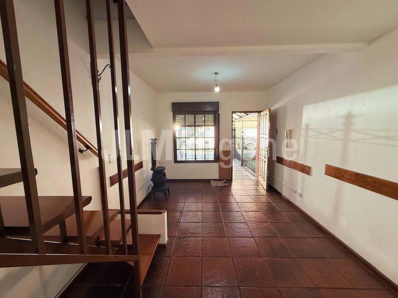 Duplex 4 ambientes con cochera, patio y terraza