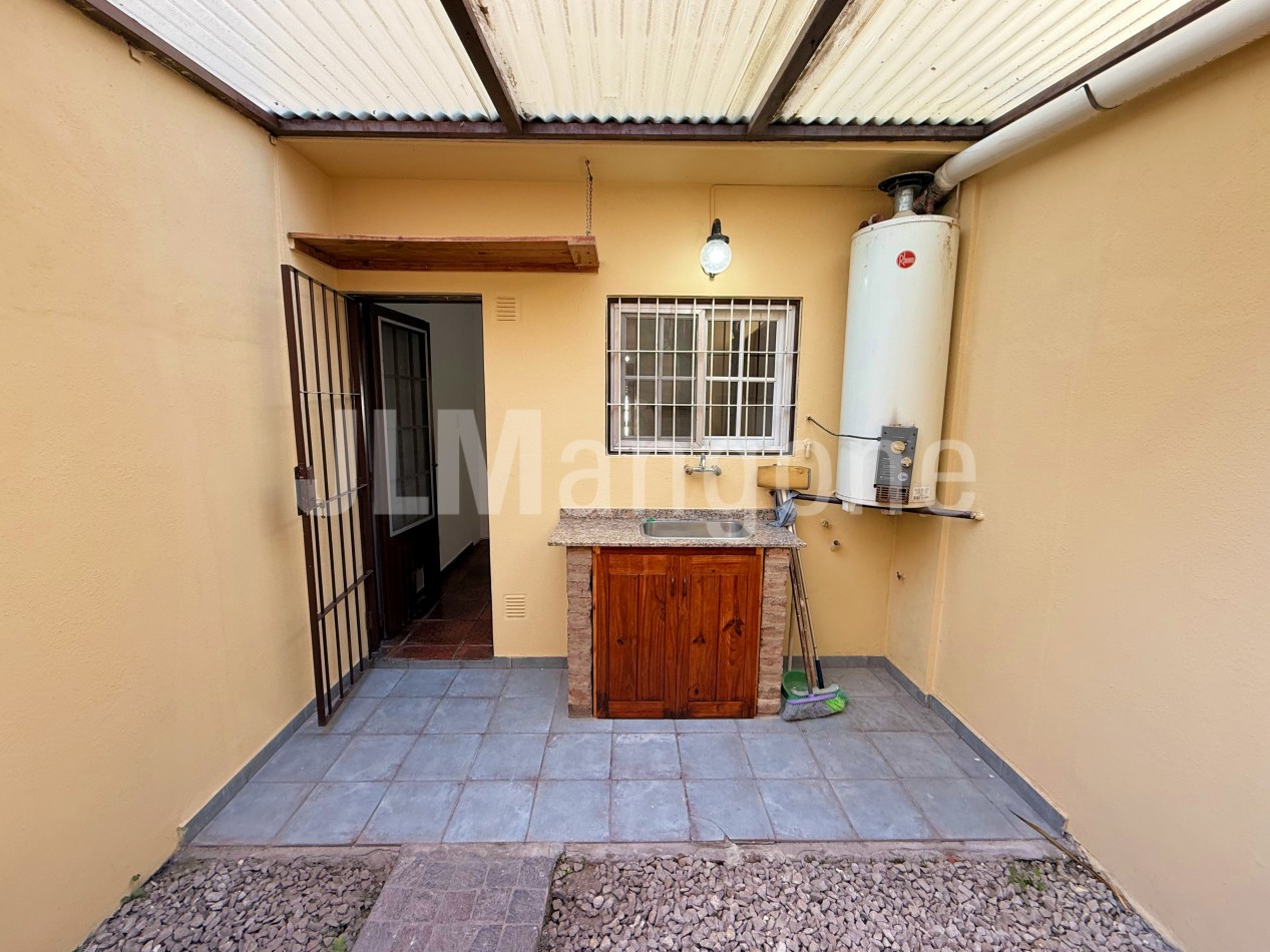 Duplex 4 ambientes con cochera, patio y terraza