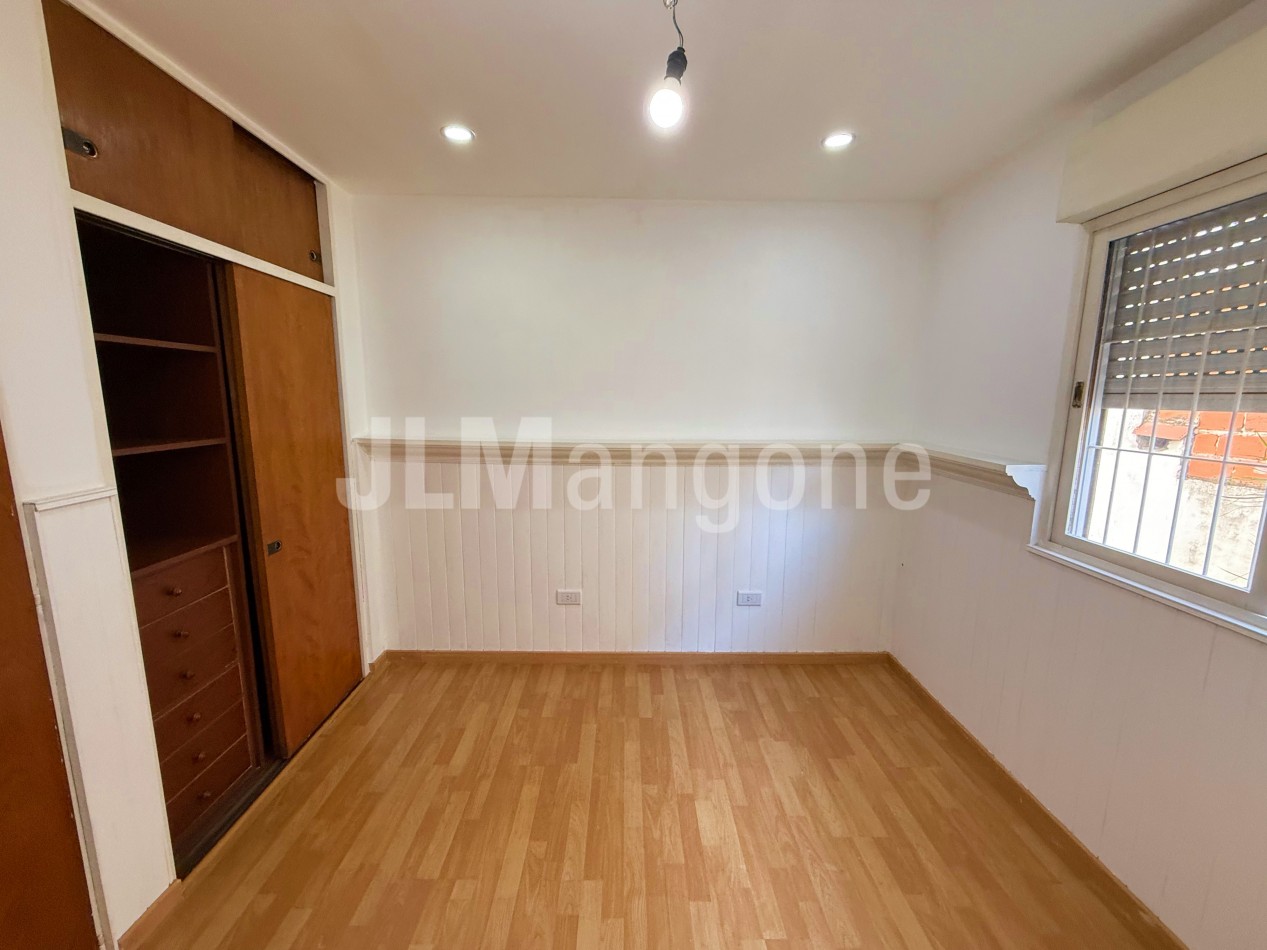 Duplex 4 ambientes con cochera, patio y terraza