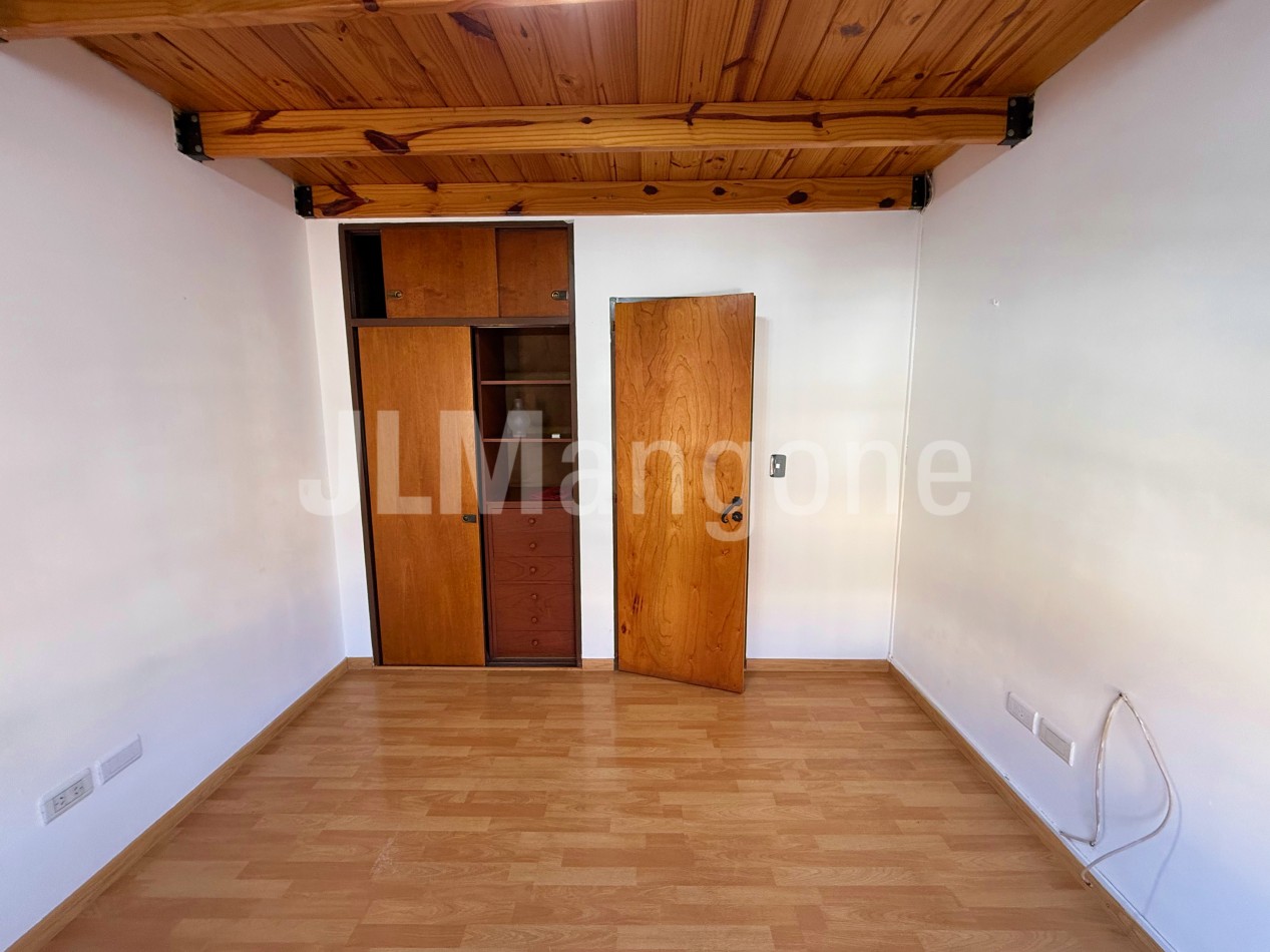 Duplex 4 ambientes con cochera, patio y terraza