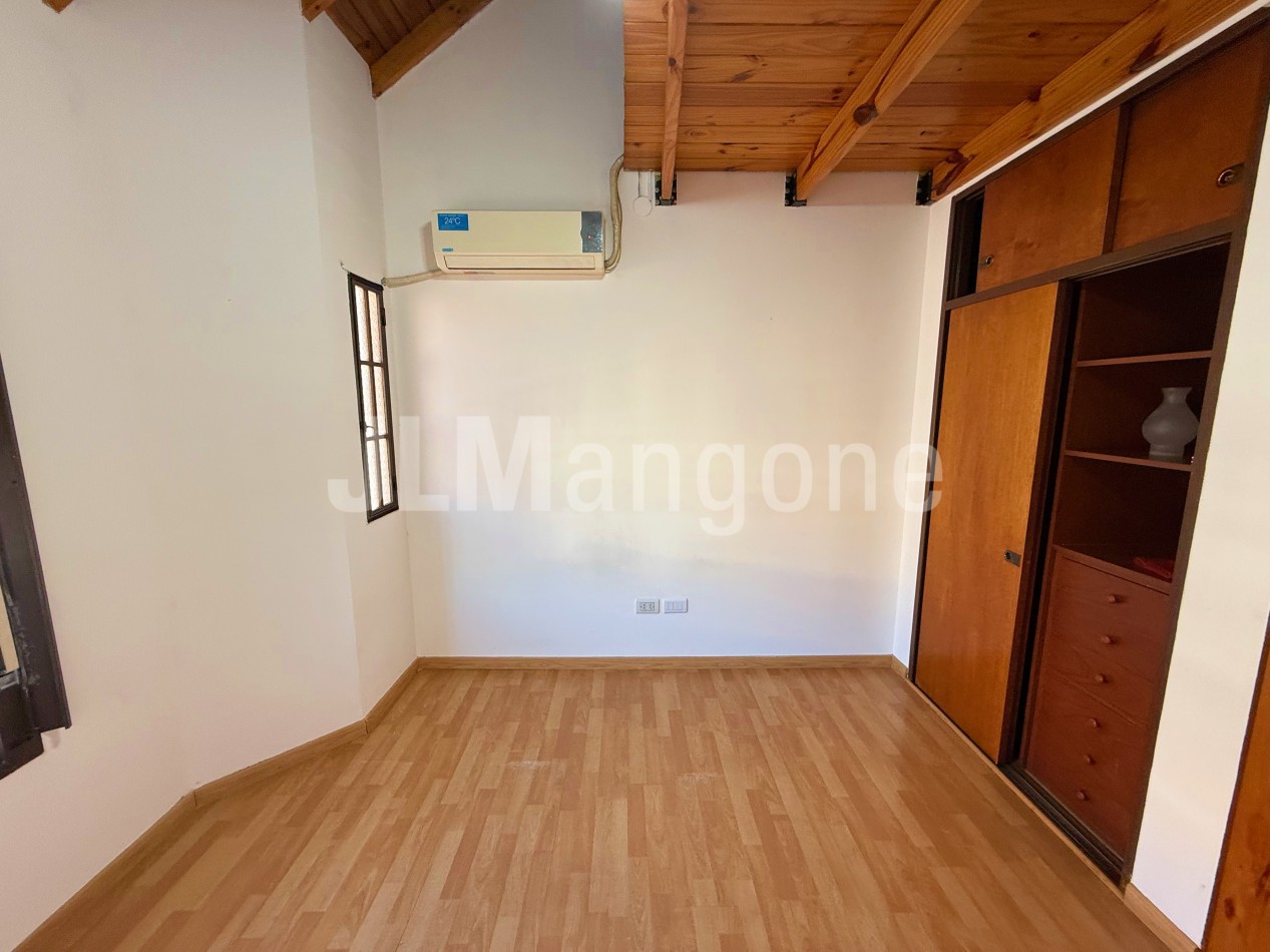 Duplex 4 ambientes con cochera, patio y terraza