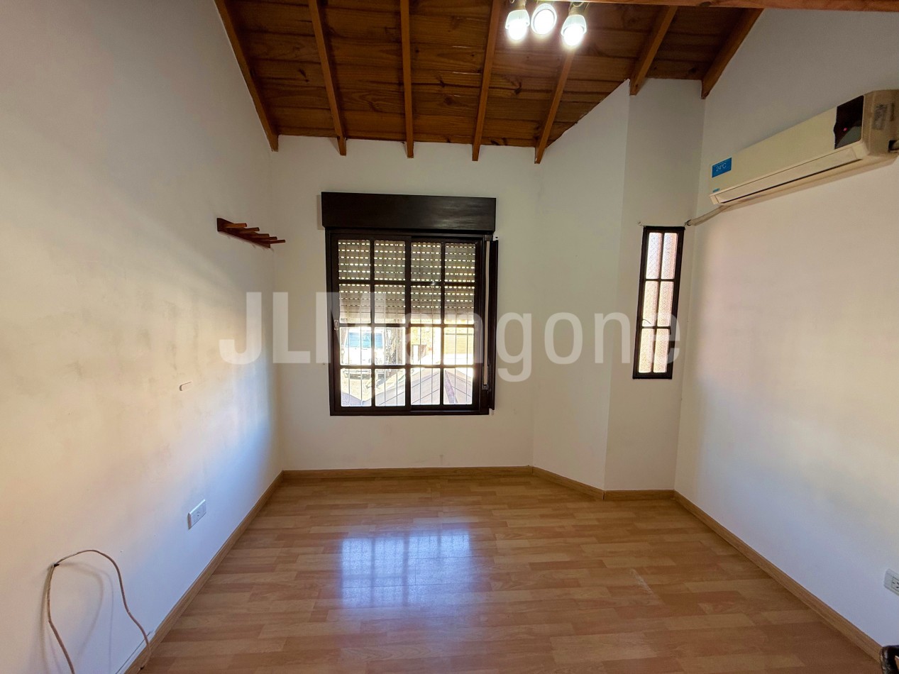 Duplex 4 ambientes con cochera, patio y terraza