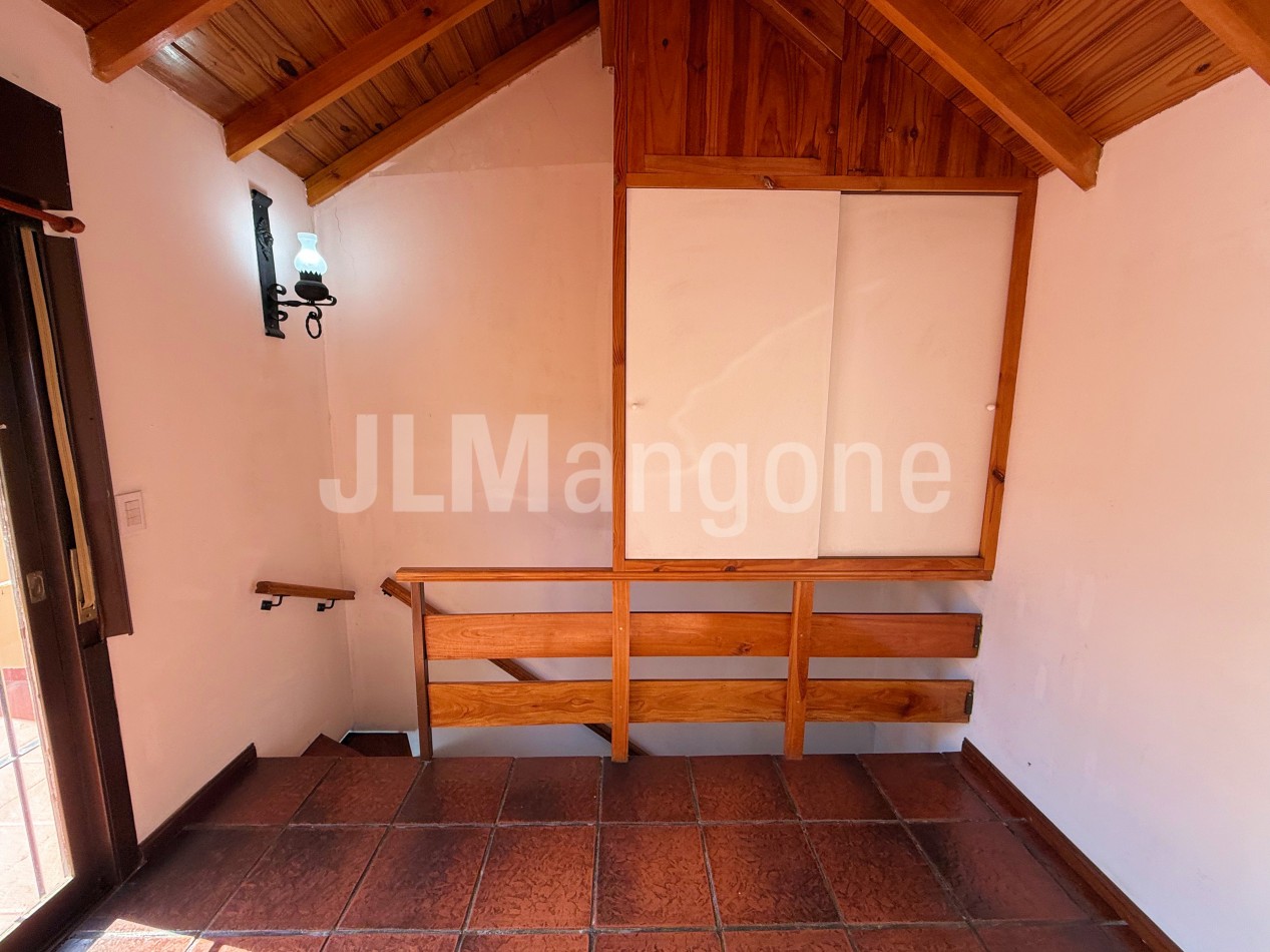 Duplex 4 ambientes con cochera, patio y terraza
