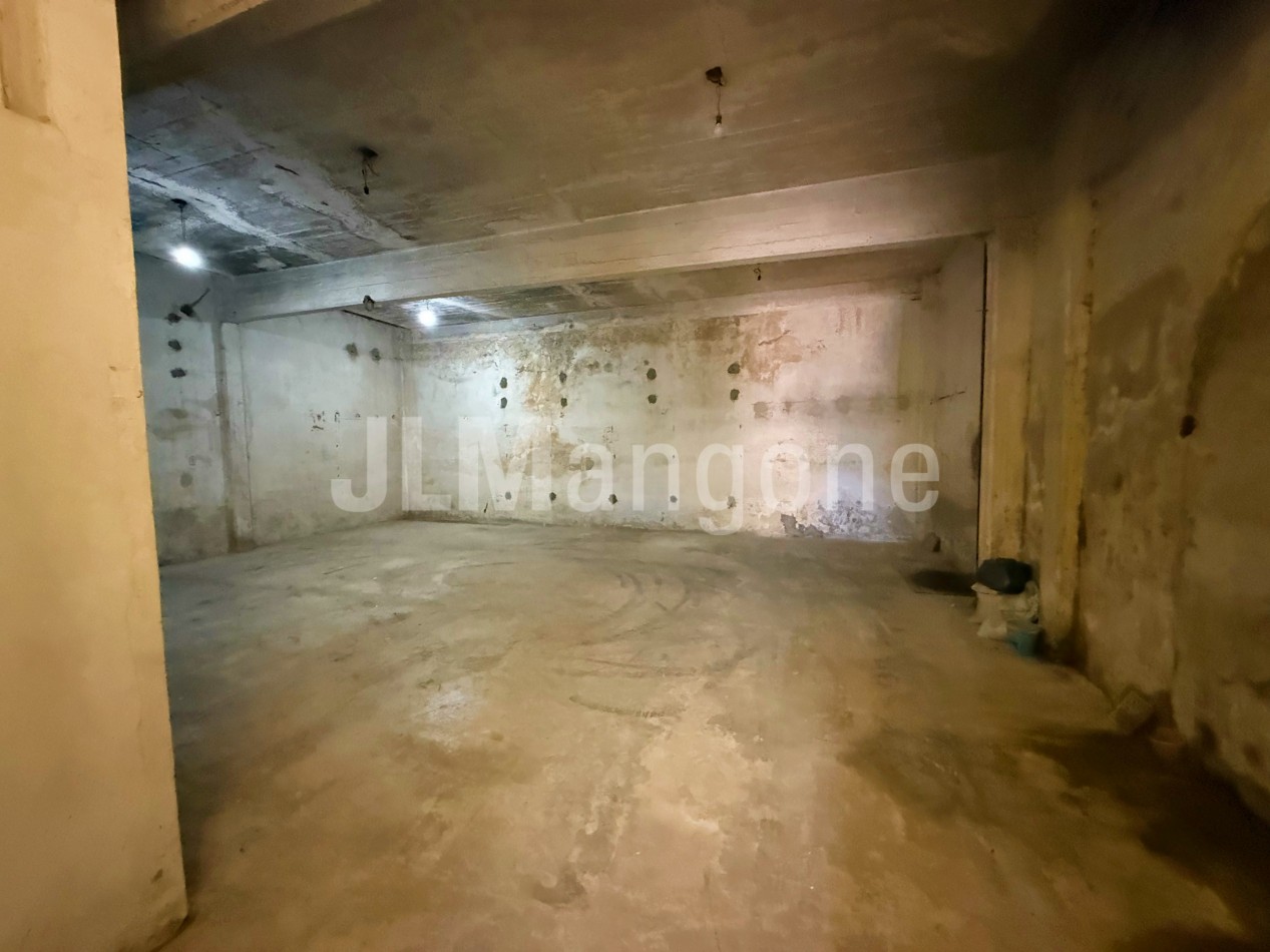 Local 120 m2 sobre Arieta