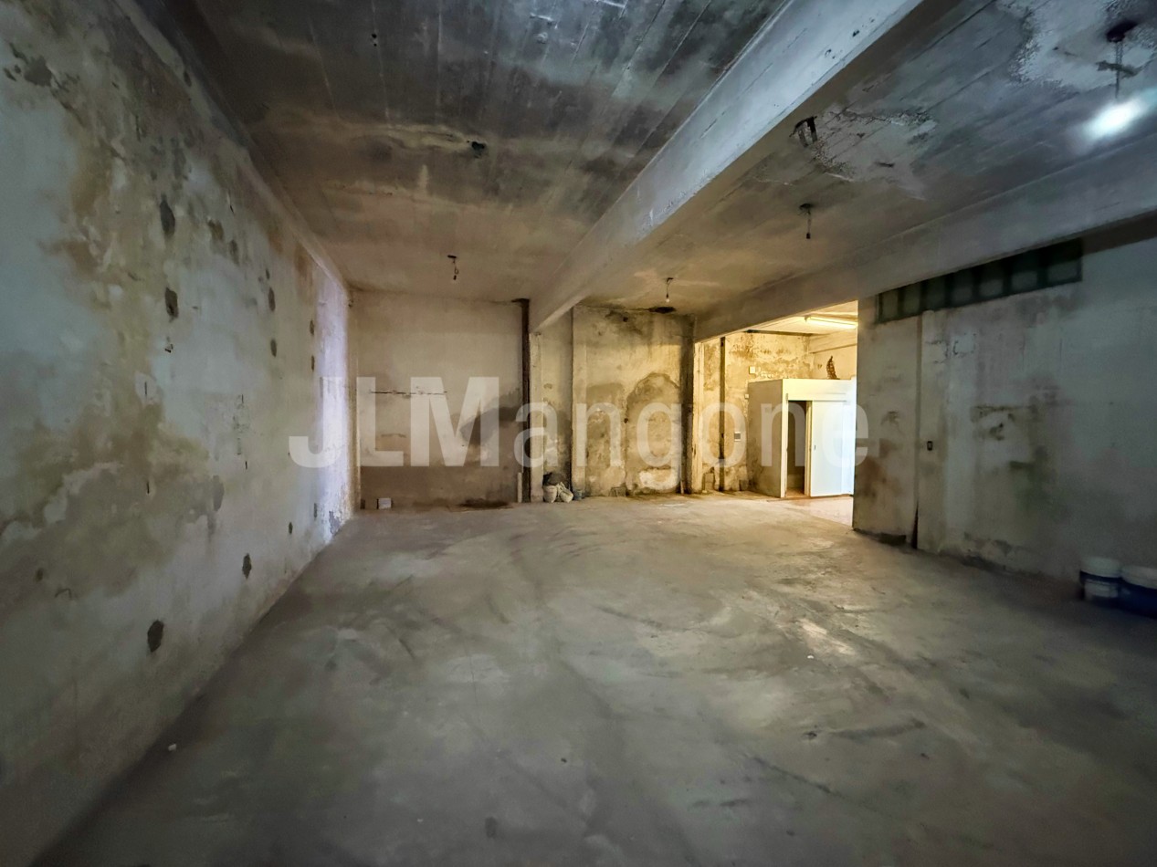 Local 120 m2 sobre Arieta