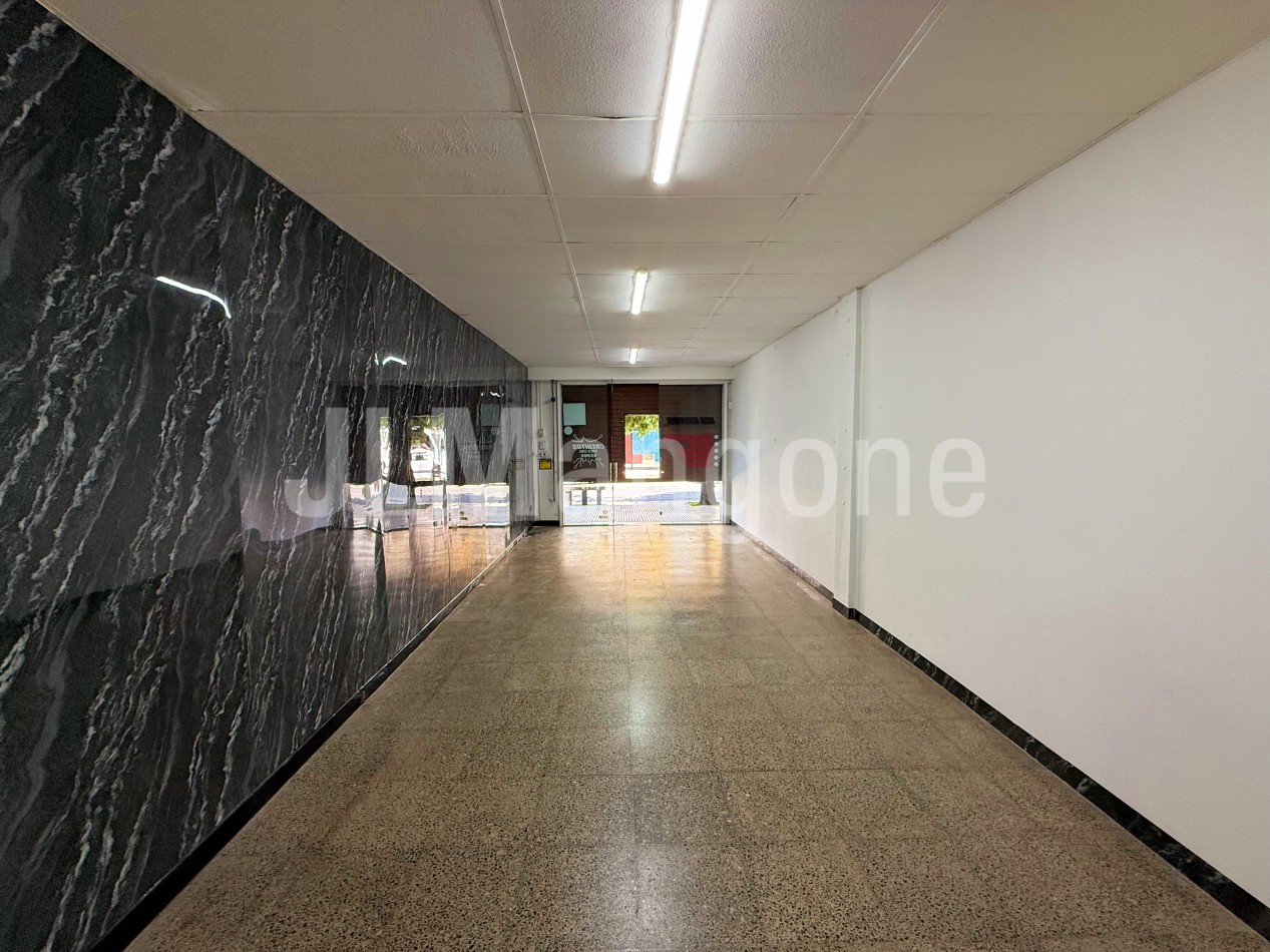 Local 120 m2 sobre Arieta