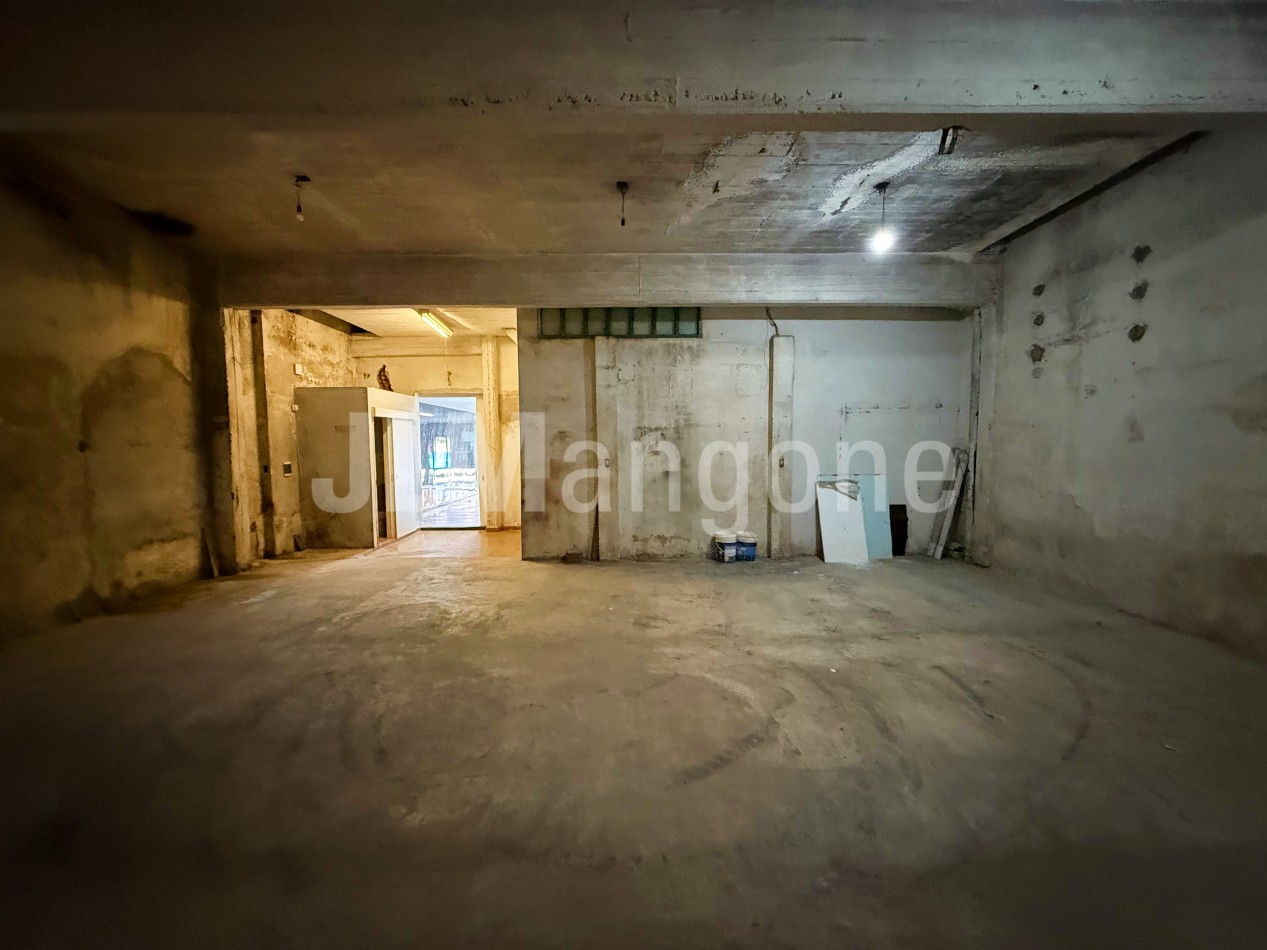 Local 120 m2 sobre Arieta