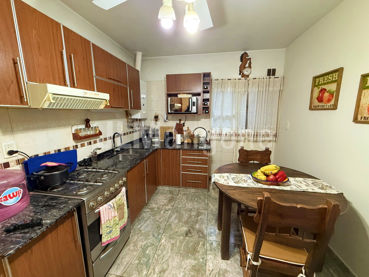 Departamento 4 ambientes con balcon corrido y lavadero