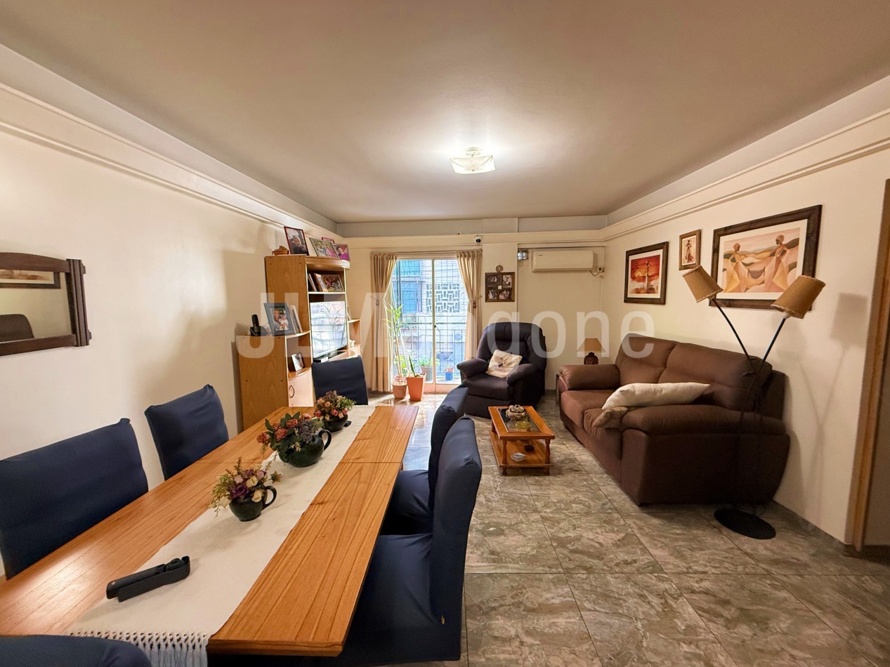 Departamento 4 ambientes con balcon corrido y lavadero