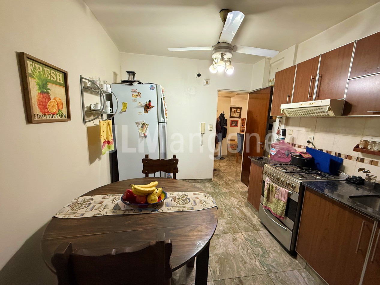 Departamento 4 ambientes con balcon corrido y lavadero