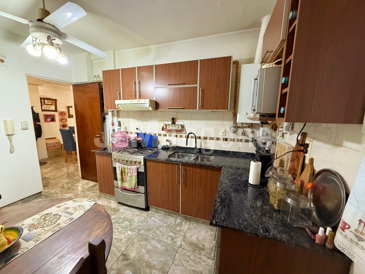 Departamento 4 ambientes con balcon corrido y lavadero