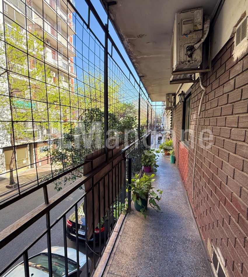 Departamento 4 ambientes con balcon corrido y lavadero