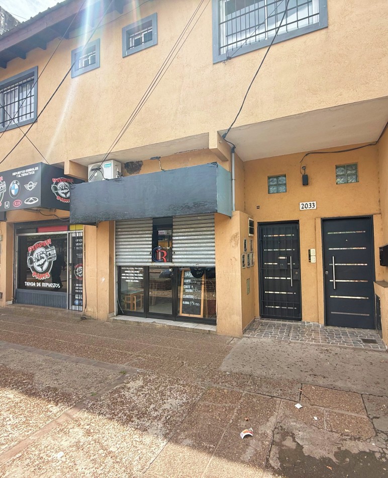 Ph 2 ambientes sobre Av. Peron (Ex Gaona)