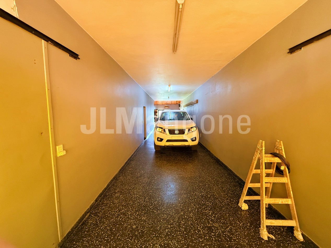 Casa 4 amb con cocheras, parque y quincho