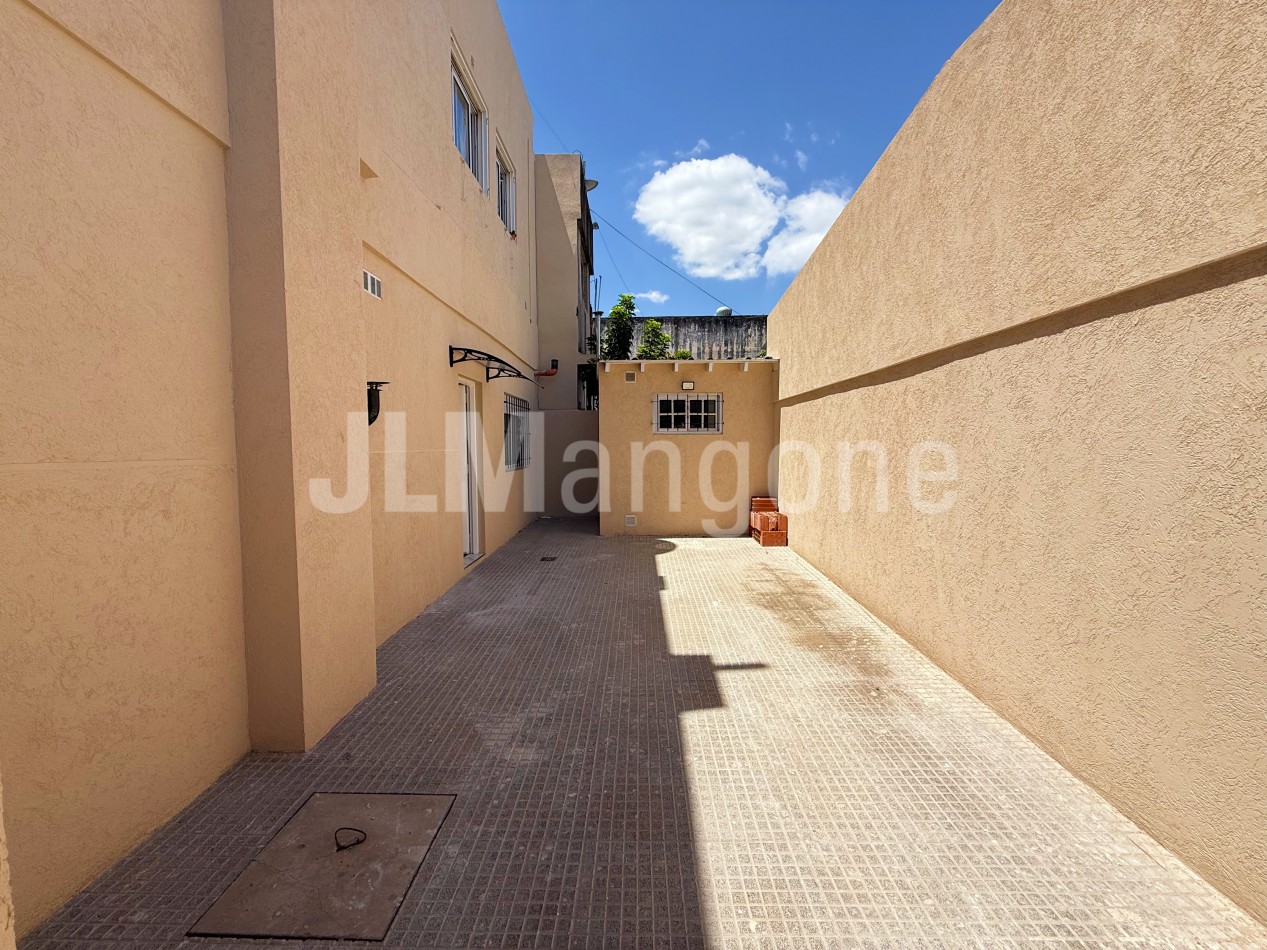 Ph 2 ambientes con cochera y patio