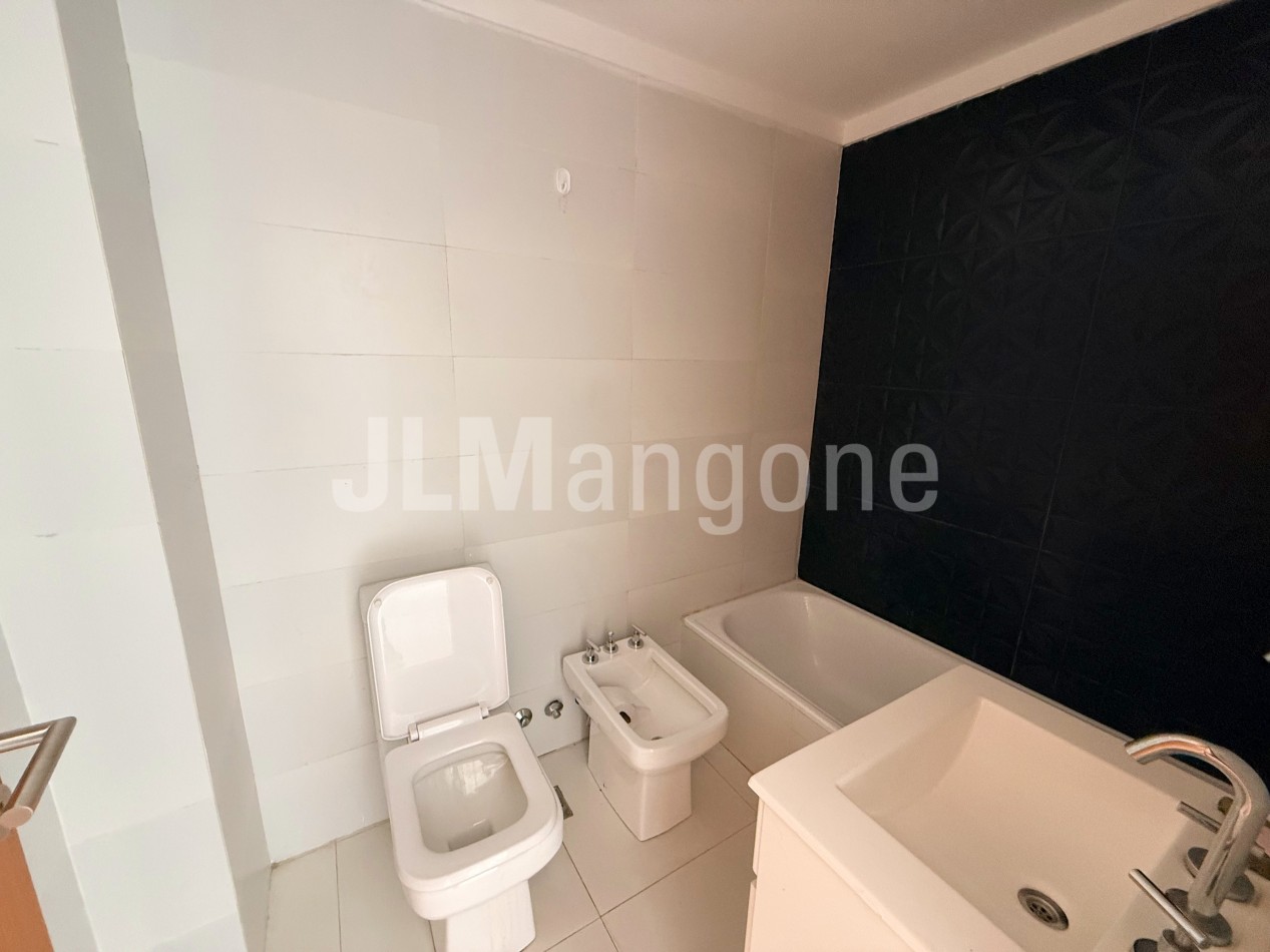 Departamento 2 ambientes con cochera y balcon