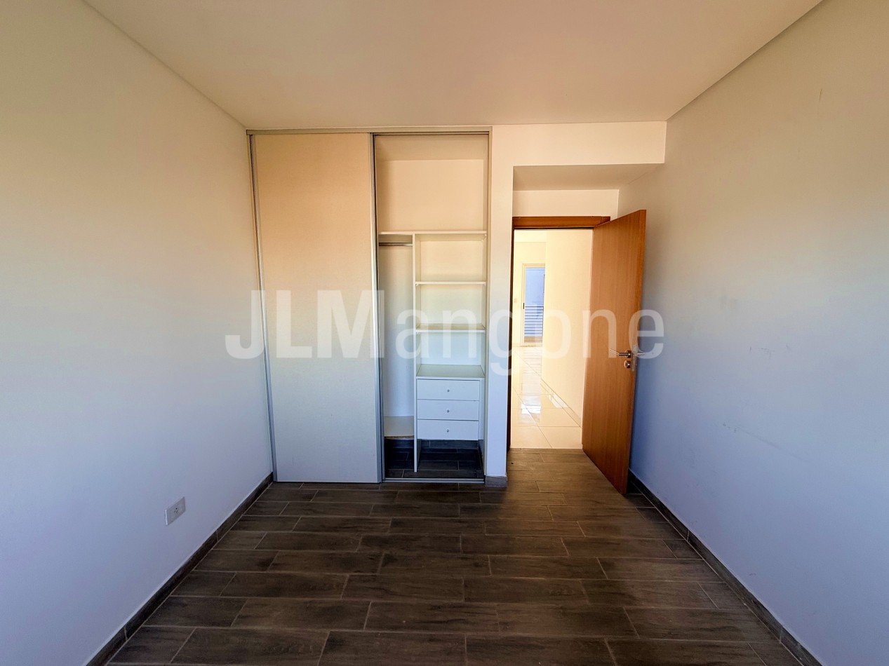 Departamento 2 ambientes con cochera y balcon