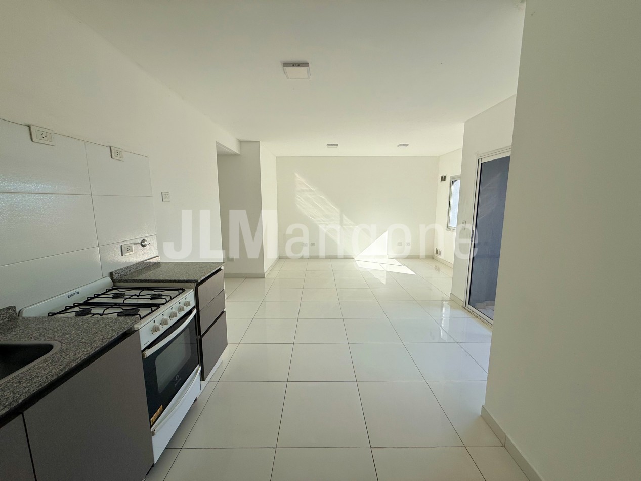 Departamento 2 ambientes con cochera y balcon
