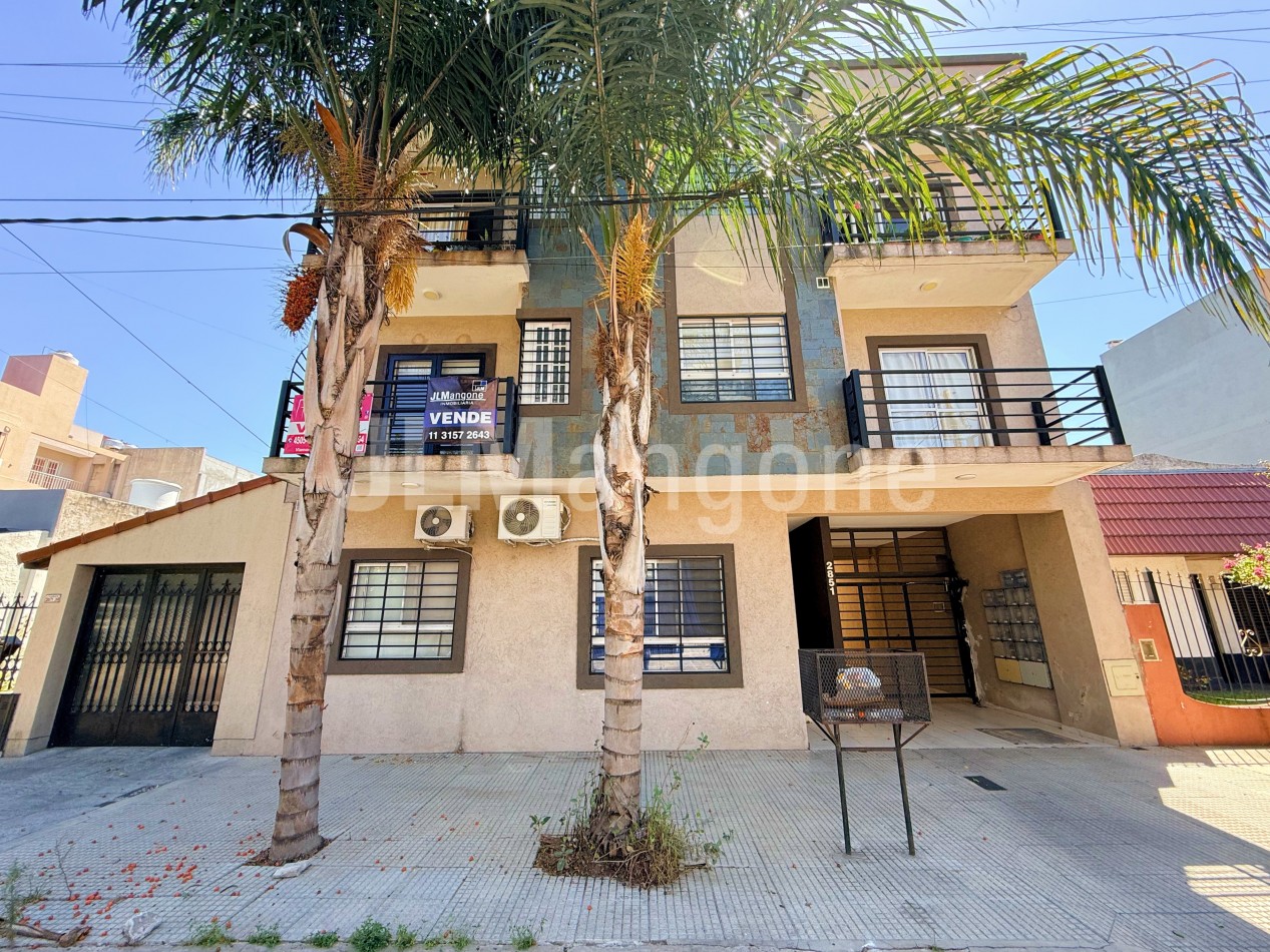 Departamento 2 ambientes con cochera y balcon