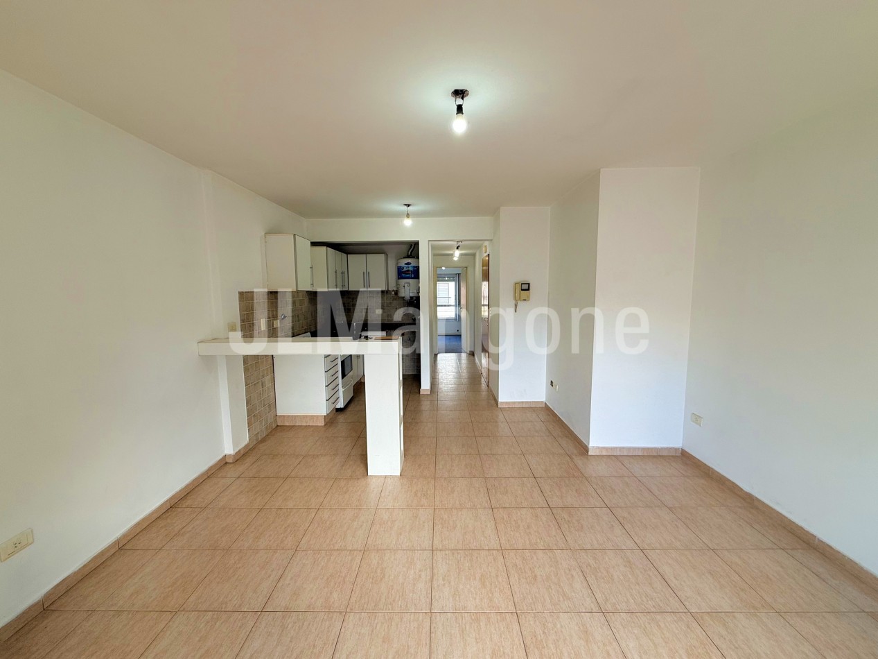 Departamento 2 ambientes con cochera y balcon