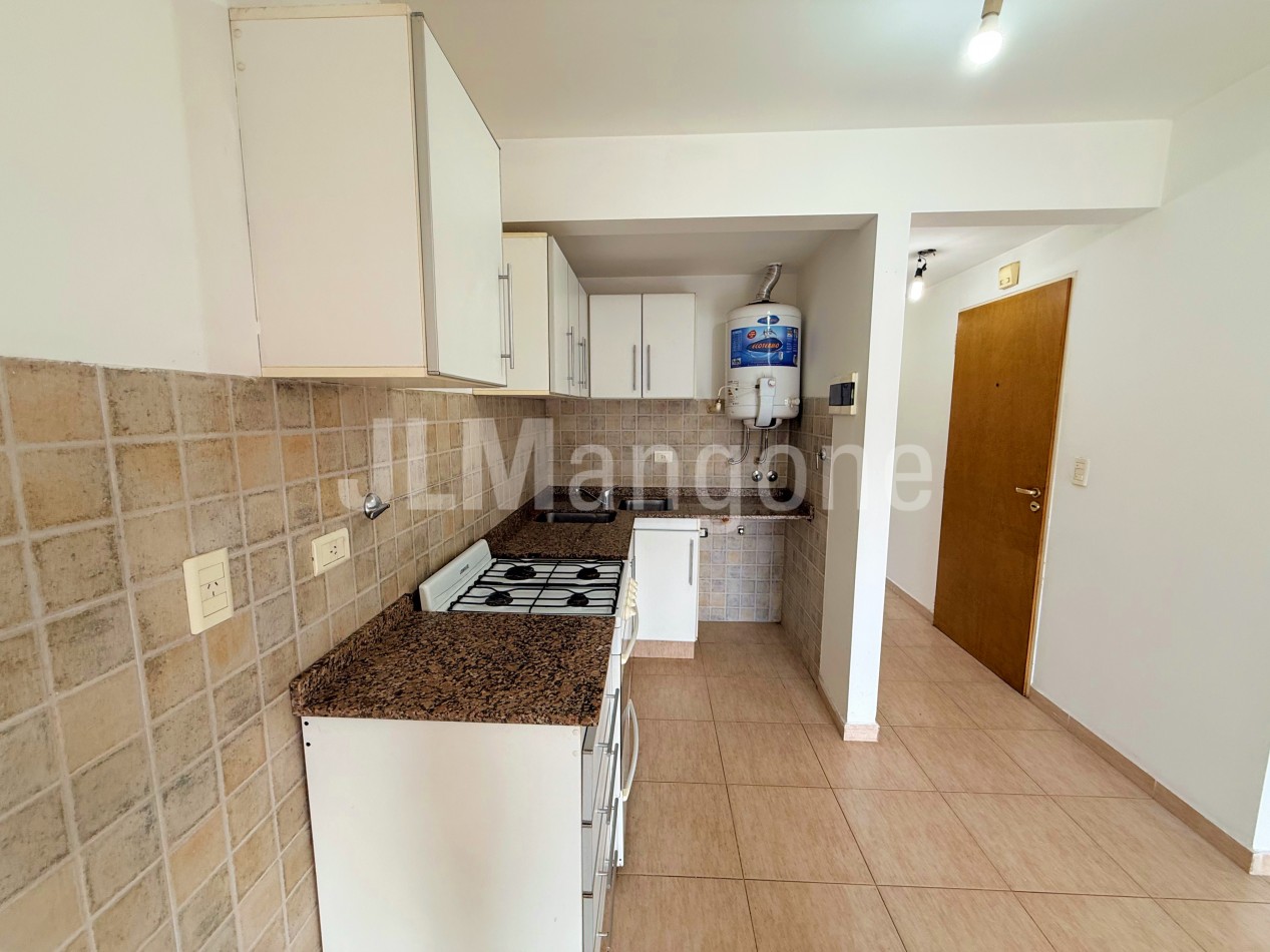 Departamento 2 ambientes con cochera y balcon