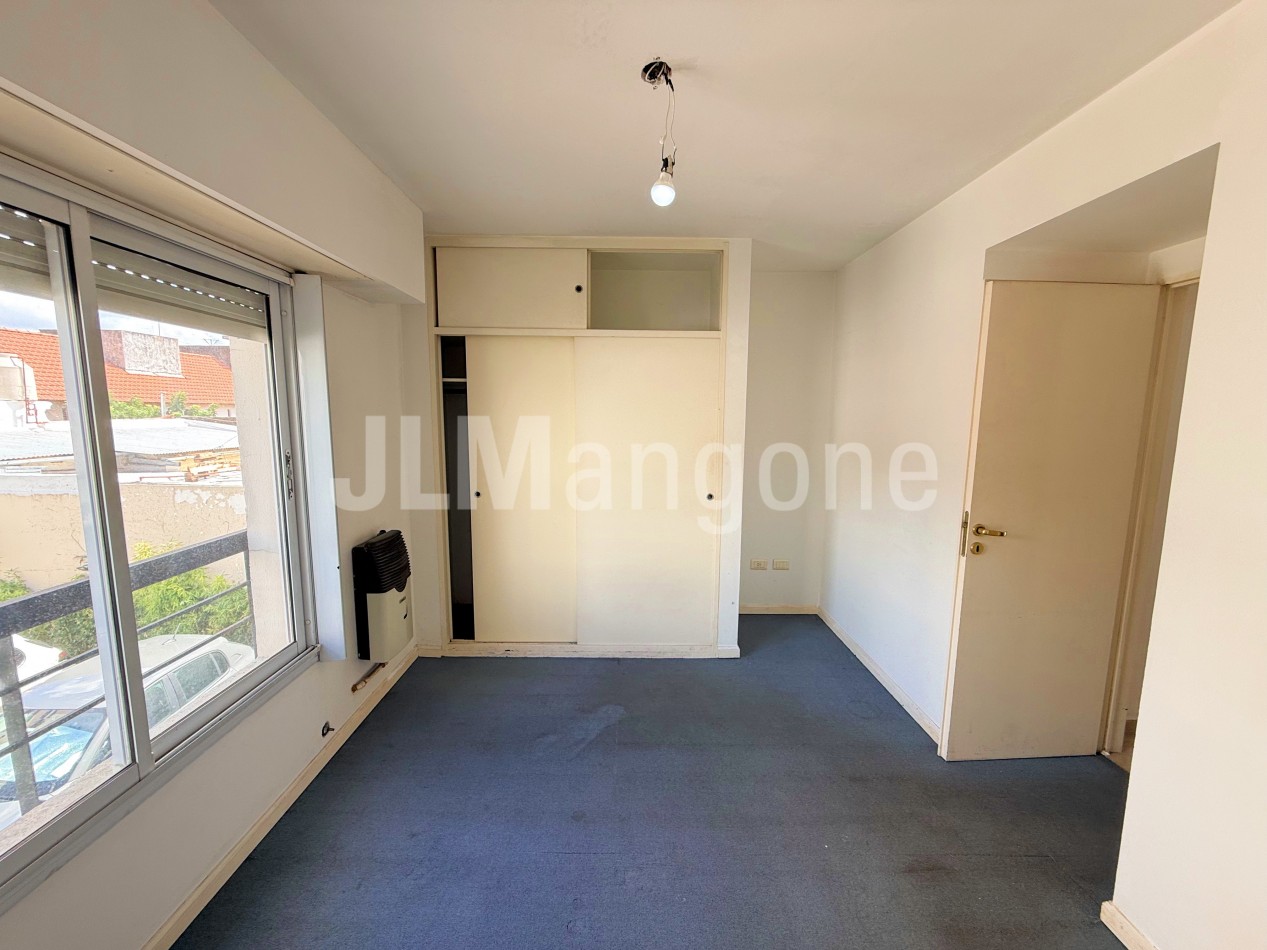 Departamento 2 ambientes con cochera y balcon
