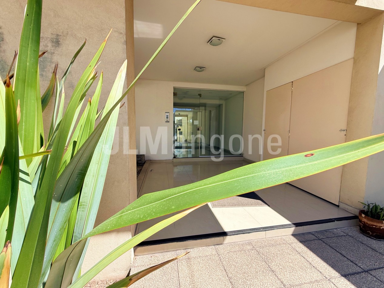 Departamento 2 ambientes con cochera y balcon