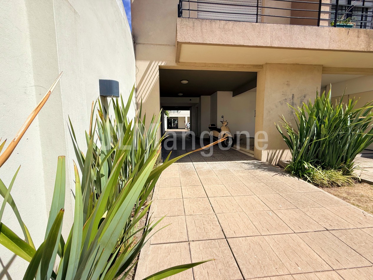 Departamento 2 ambientes con cochera y balcon
