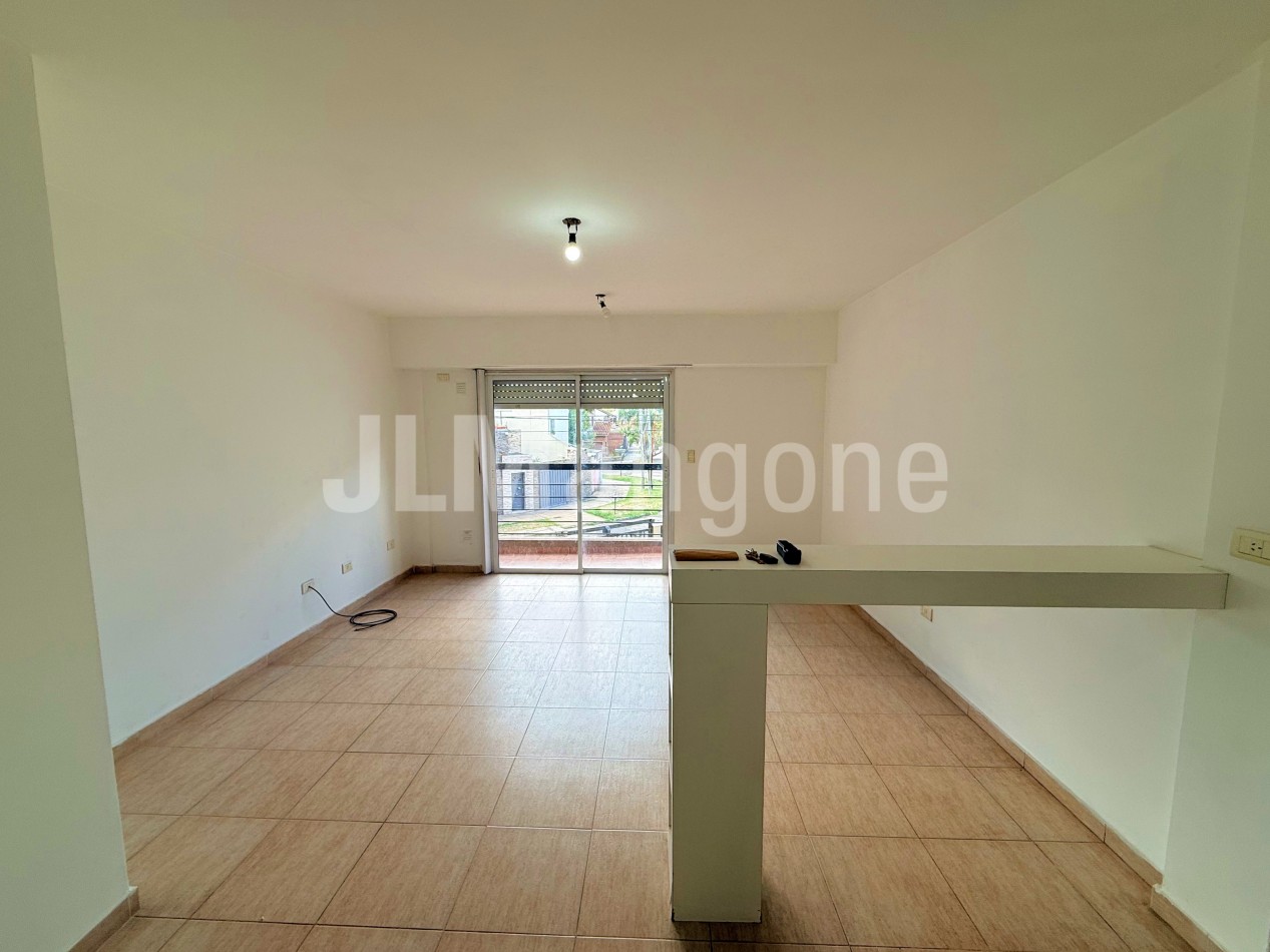 Departamento 2 ambientes con cochera y balcon