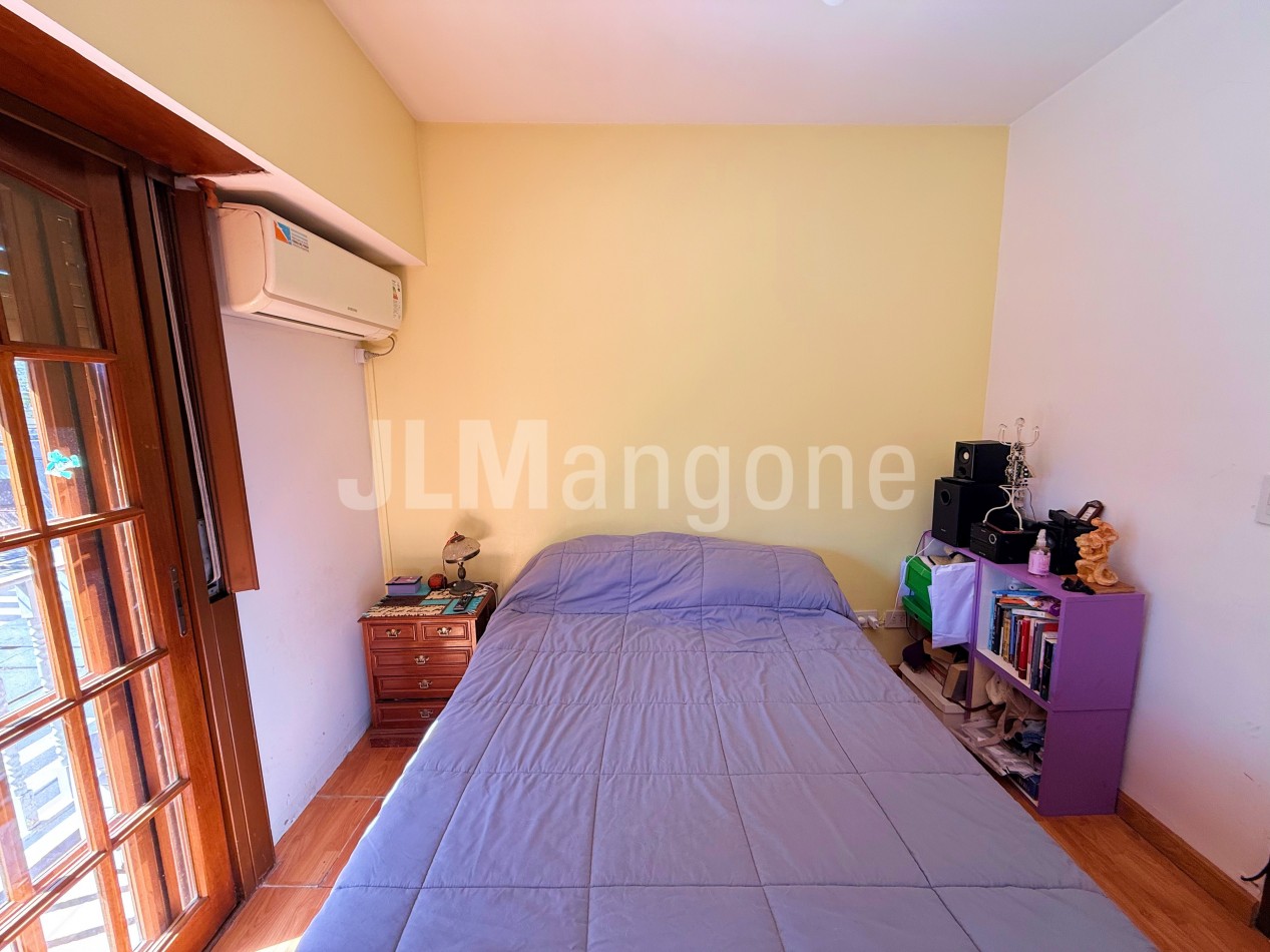 Triplex 4 ambientes con cocheras, patio y terraza