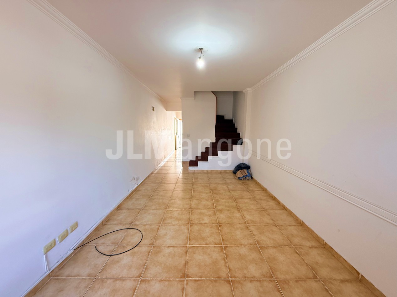 Duplex 3 ambientes con cochera y patio