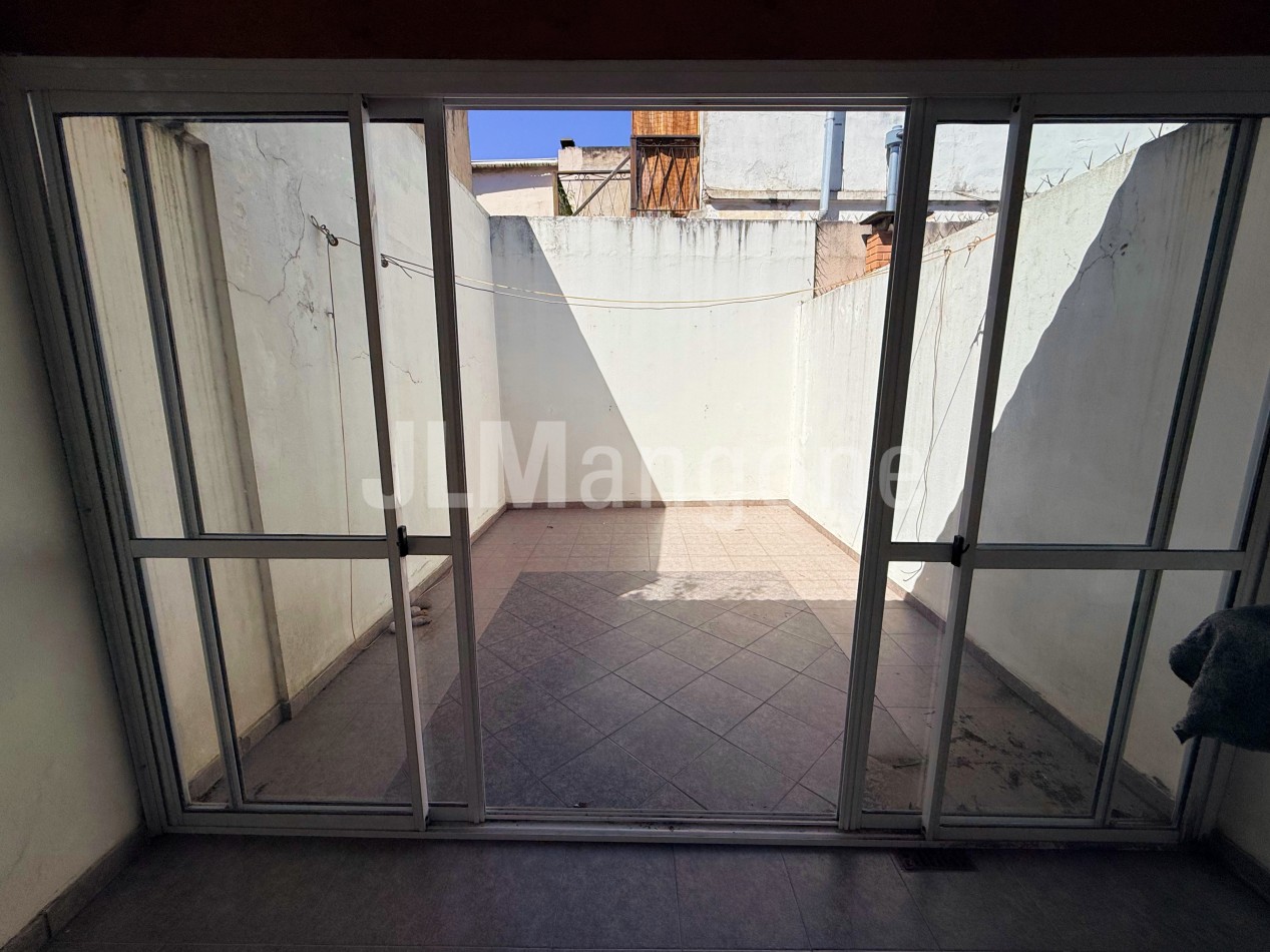 Duplex 3 ambientes con cochera y patio