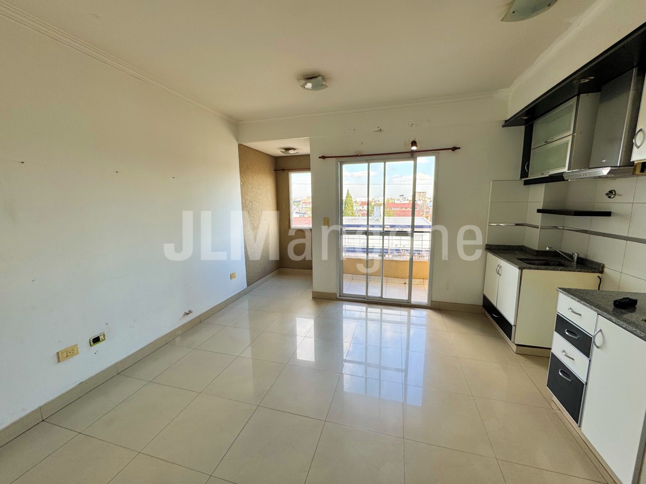 Departamento 3 amb con cochera y balcon