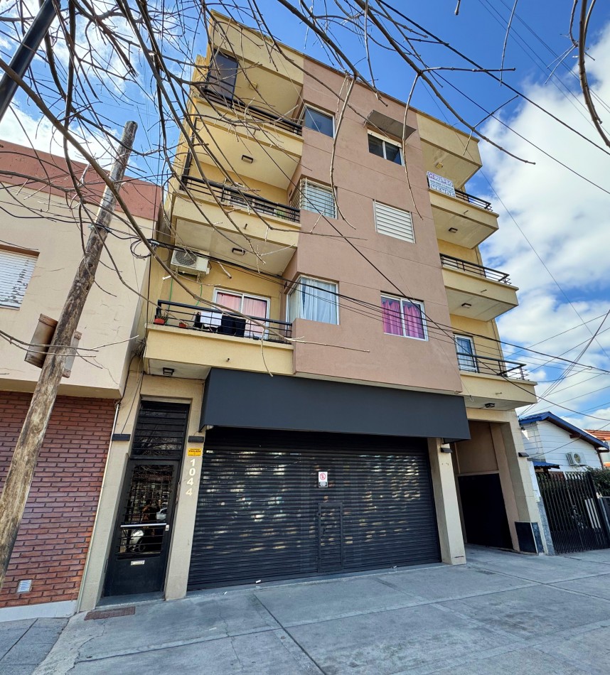 Departamento 3 amb con cochera y balcon