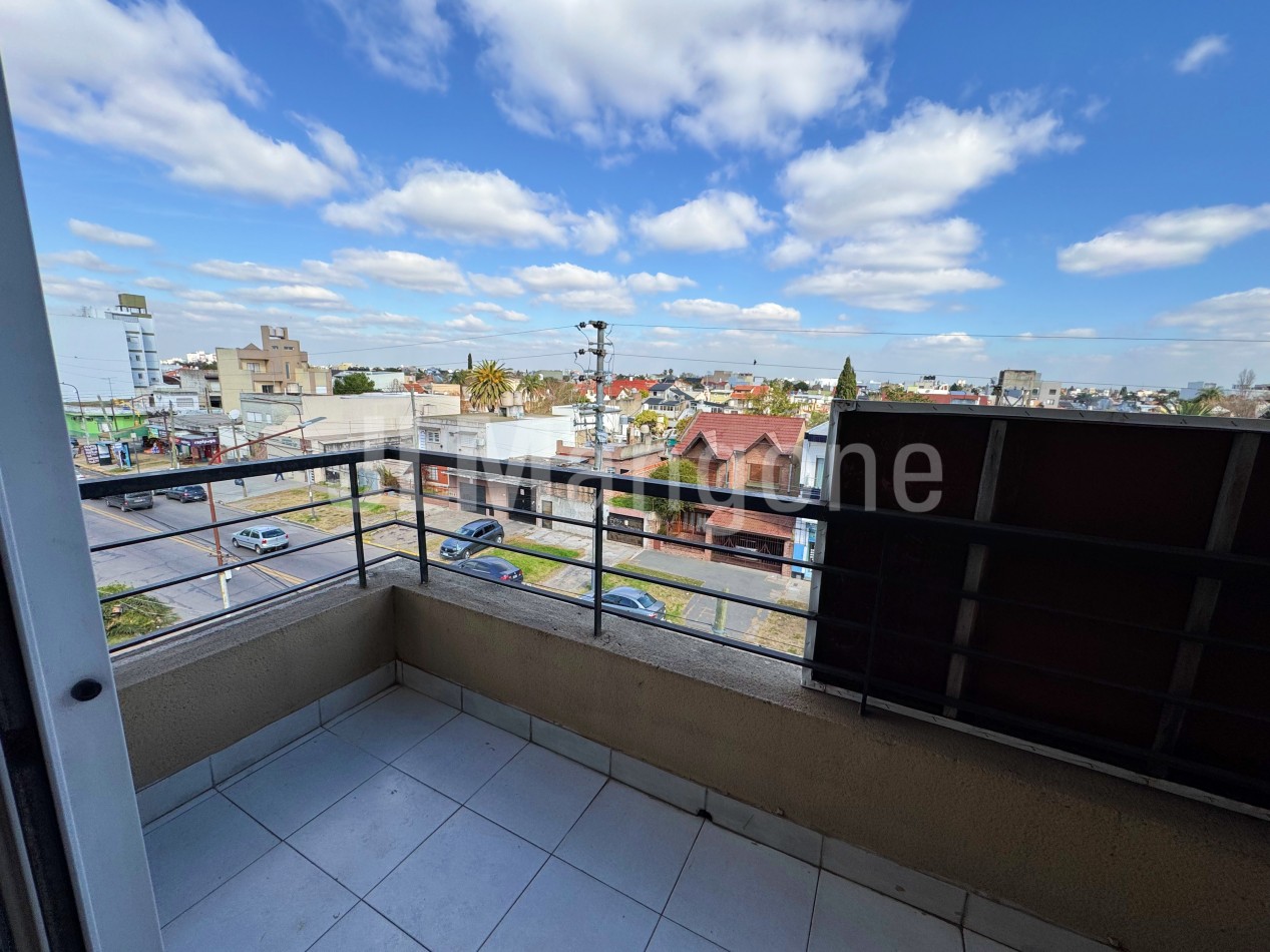 Departamento 3 amb con cochera y balcon
