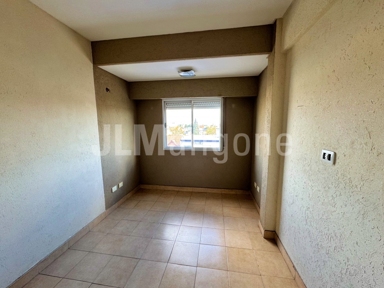 Departamento 3 amb con cochera y balcon