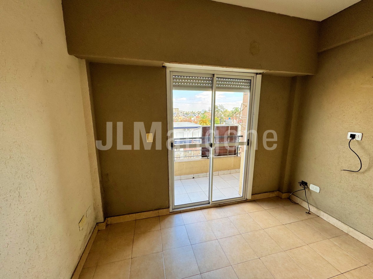 Departamento 3 amb con cochera y balcon