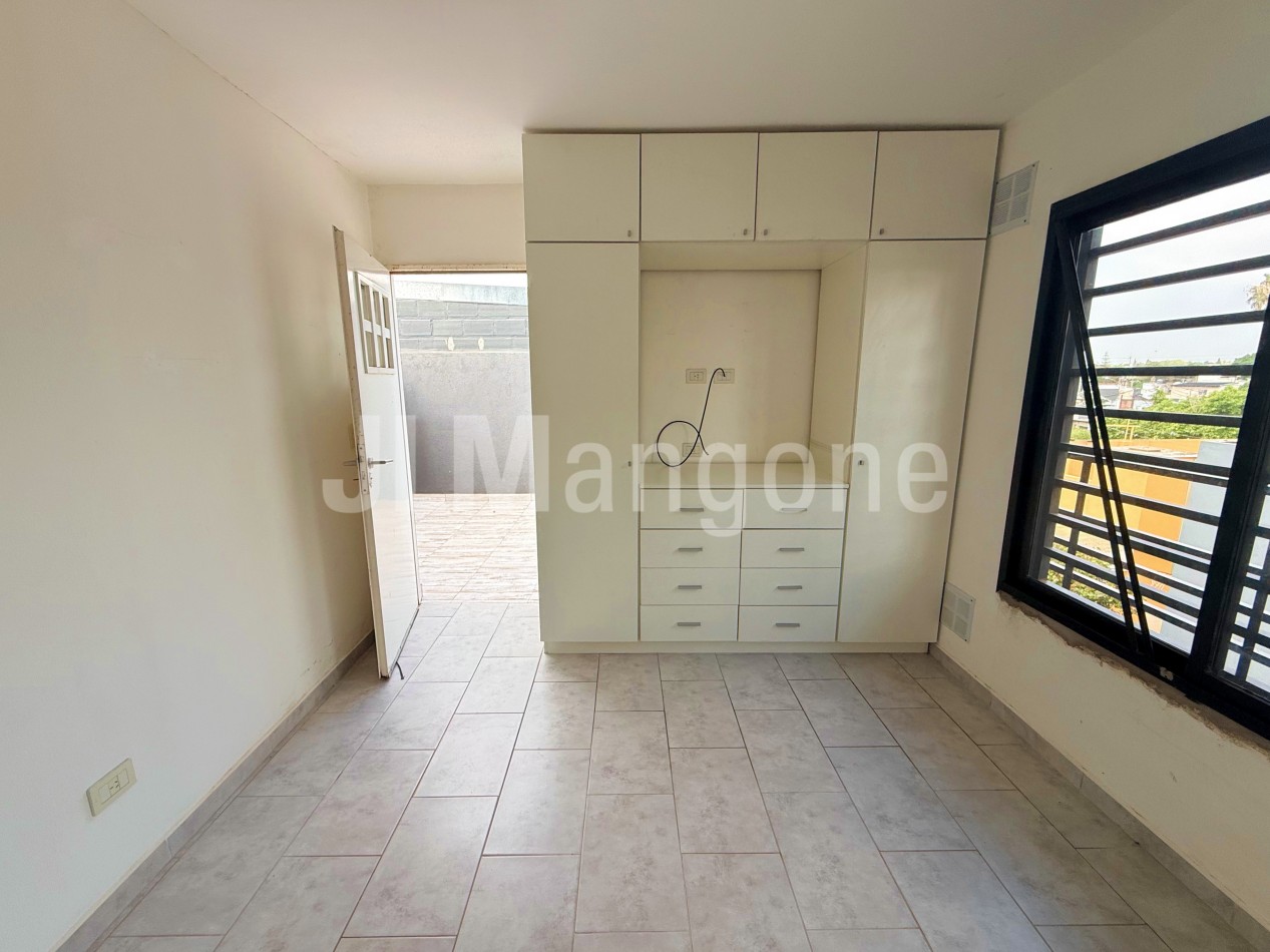 Departamento 2 ambientes con cochera y patio